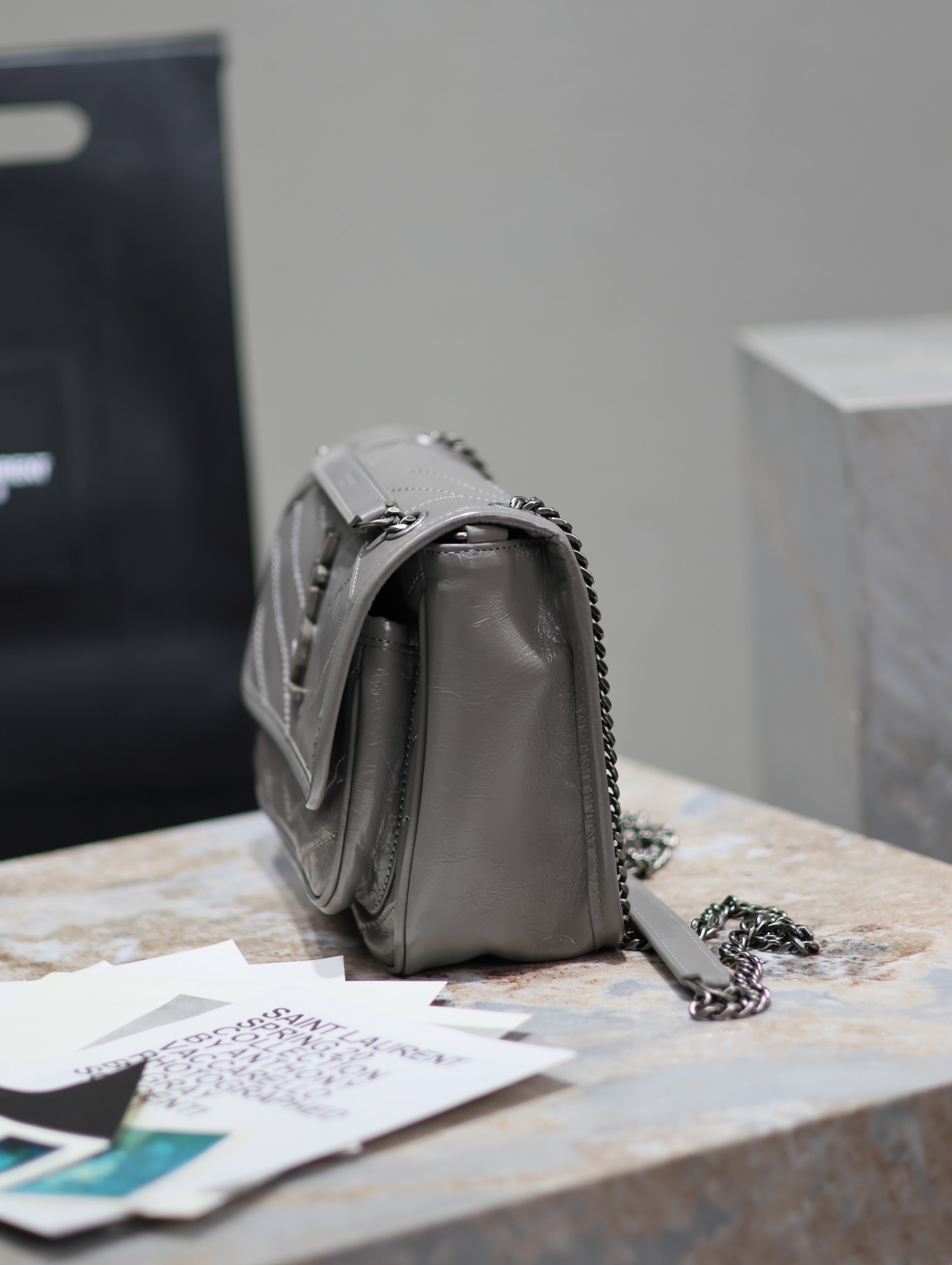  SAINT LAURENT 圣罗兰 YSL Niki Baby 复古褶皱 牛皮 流浪包斜挎包 单肩包 中号/小号 女款  灰色 4988940/633158/633160