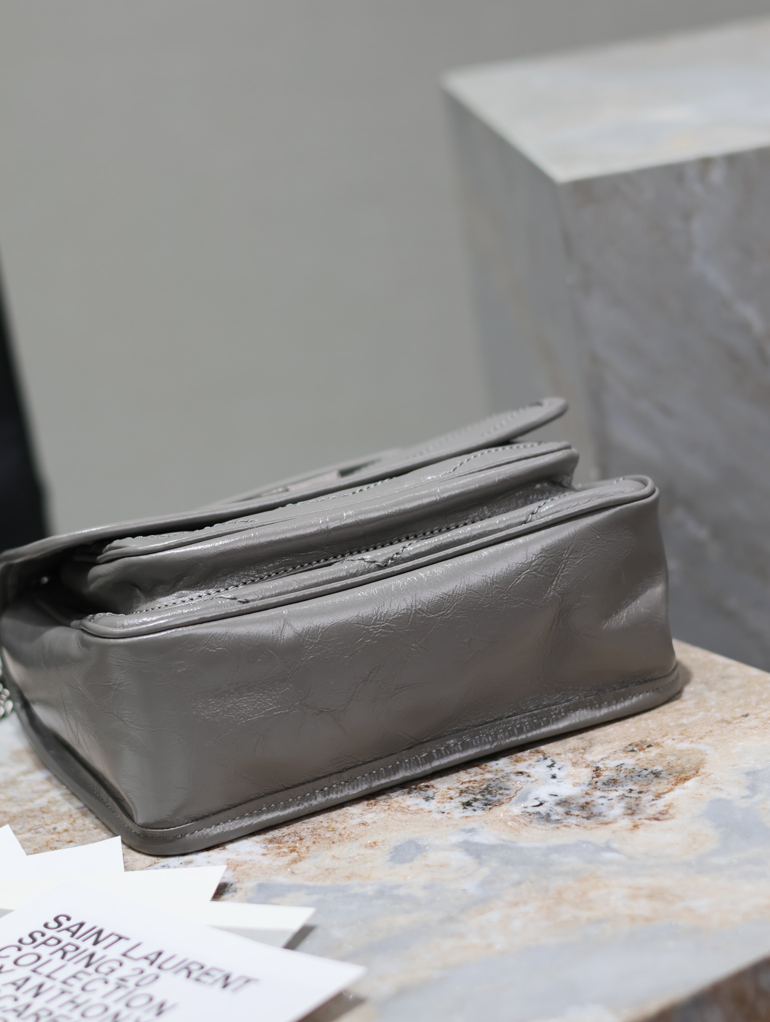  SAINT LAURENT 圣罗兰 YSL Niki Baby 复古褶皱 牛皮 流浪包斜挎包 单肩包 中号/小号 女款  灰色 4988940/633158/633160