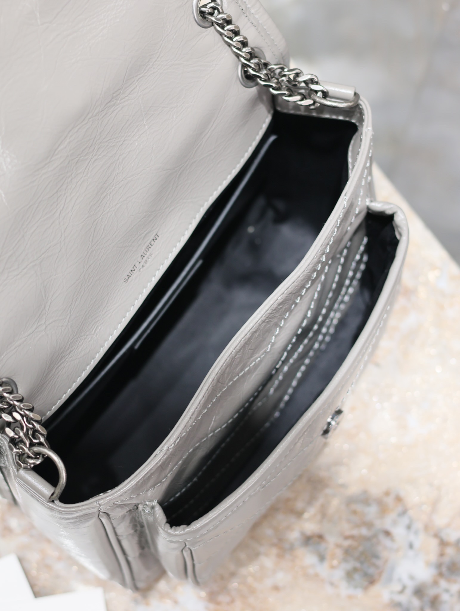  SAINT LAURENT 圣罗兰 YSL Niki Baby 复古褶皱 牛皮 流浪包斜挎包 单肩包 中号/小号 女款  灰色 4988940/633158/633160