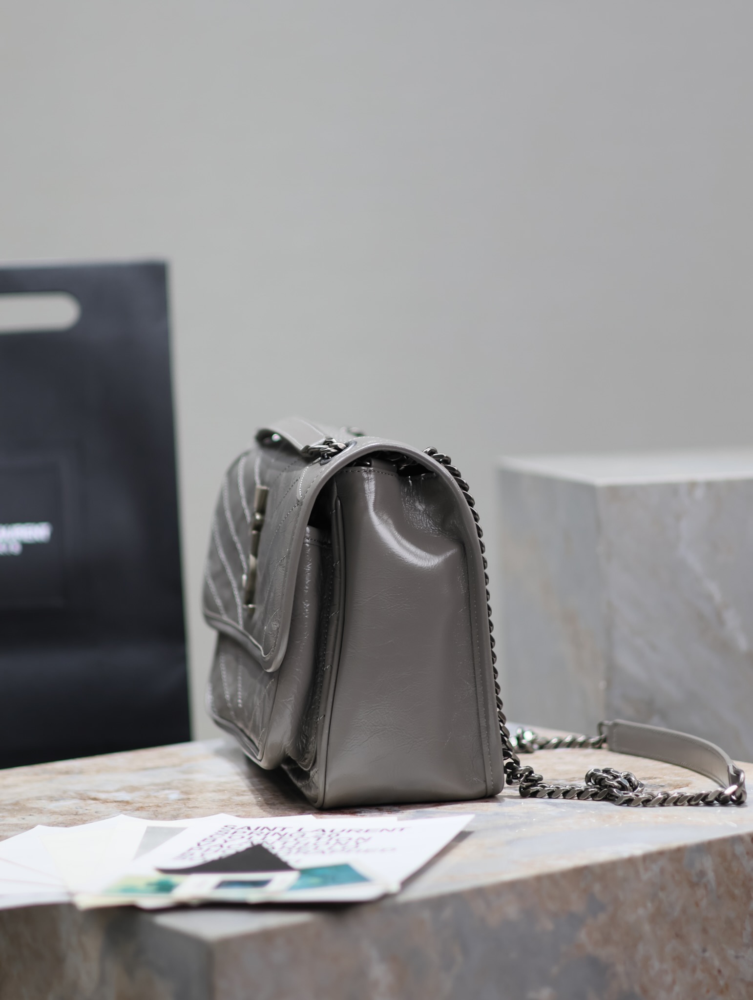  SAINT LAURENT 圣罗兰 YSL Niki Baby 复古褶皱 牛皮 流浪包斜挎包 单肩包 中号/小号 女款  灰色 4988940/633158/633160