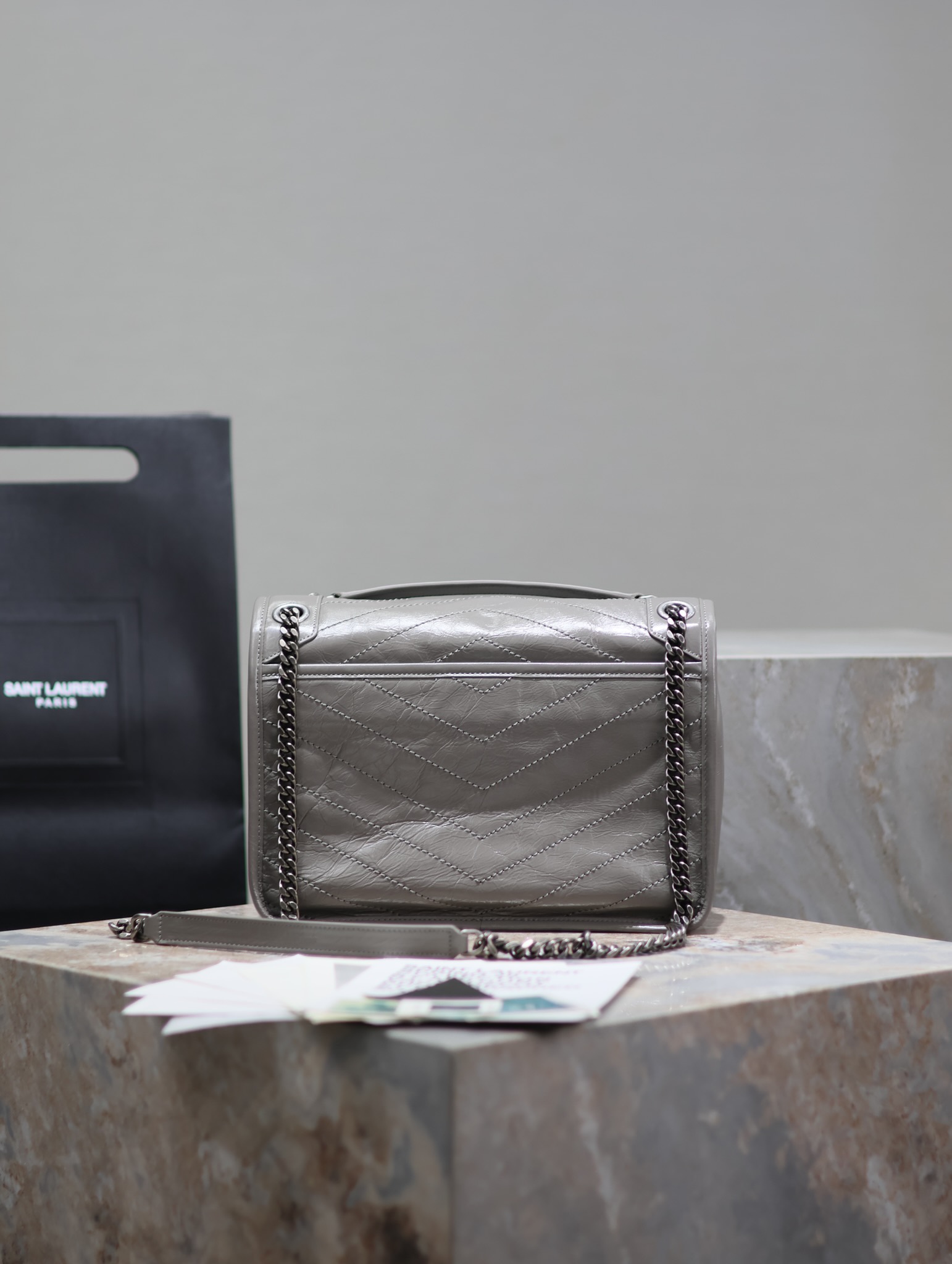  SAINT LAURENT 圣罗兰 YSL Niki Baby 复古褶皱 牛皮 流浪包斜挎包 单肩包 中号/小号 女款  灰色 4988940/633158/633160