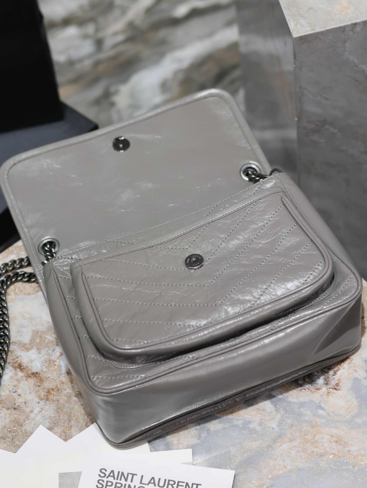  SAINT LAURENT 圣罗兰 YSL Niki Baby 复古褶皱 牛皮 流浪包斜挎包 单肩包 中号/小号 女款  灰色 4988940/633158/633160