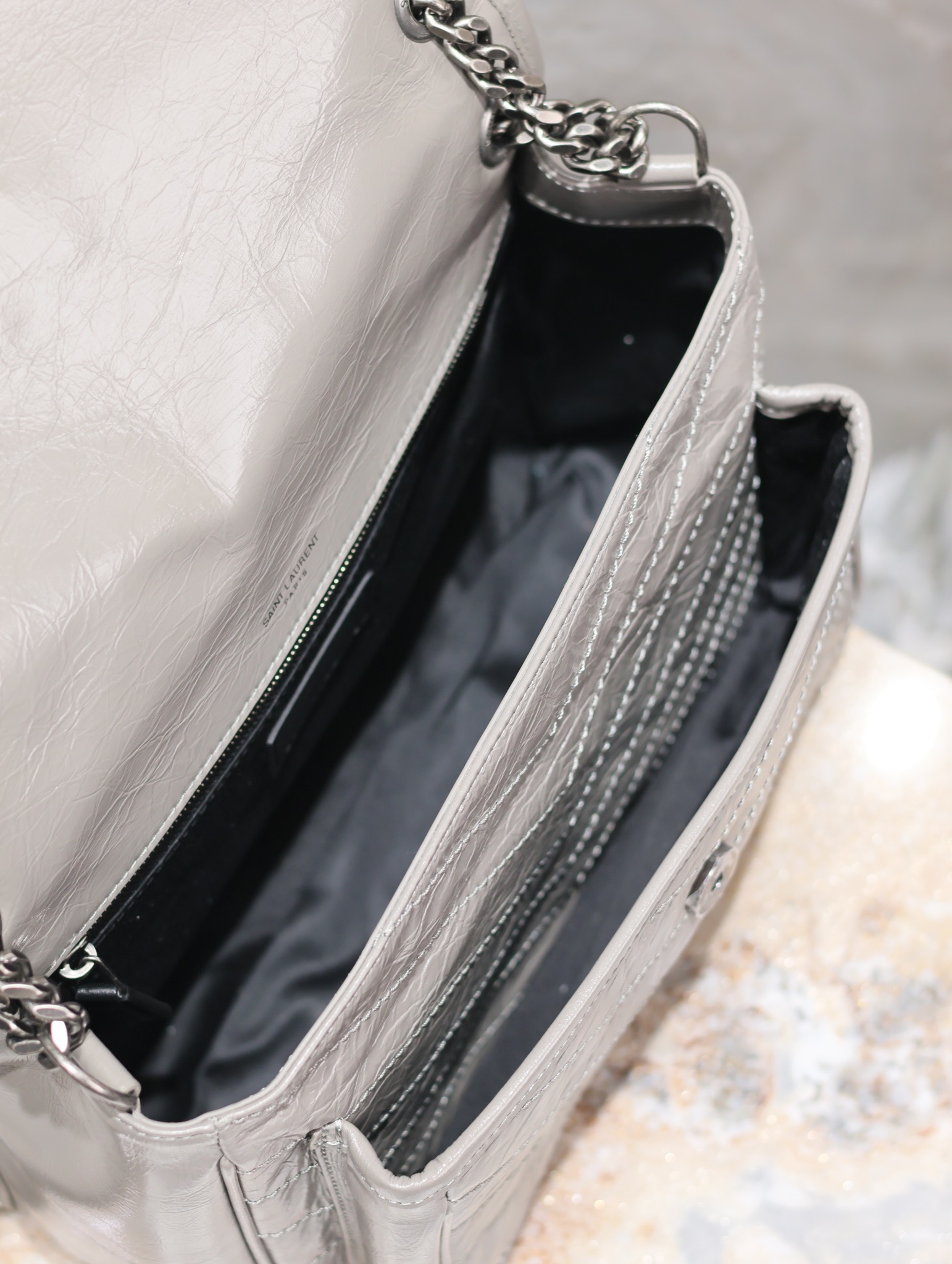  SAINT LAURENT 圣罗兰 YSL Niki Baby 复古褶皱 牛皮 流浪包斜挎包 单肩包 中号/小号 女款  灰色 4988940/633158/633160