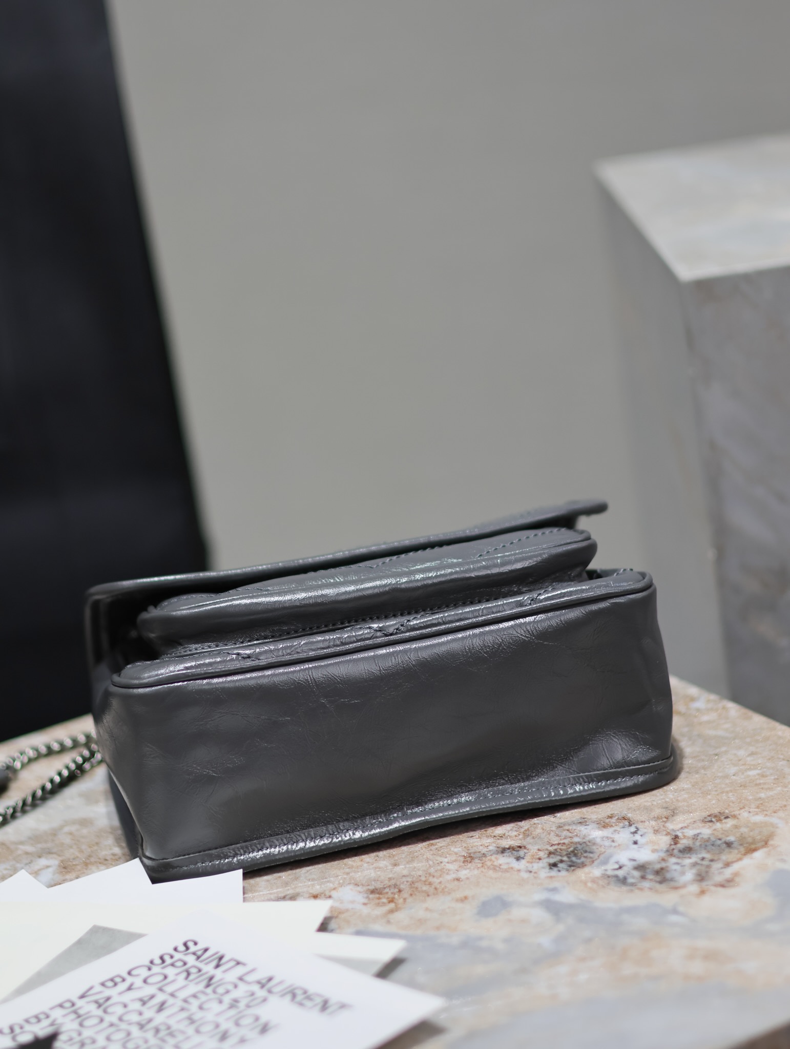  SAINT LAURENT 圣罗兰 YSL Niki Baby 复古褶皱 牛皮 流浪包斜挎包 单肩包 中号/小号 女款 深灰色