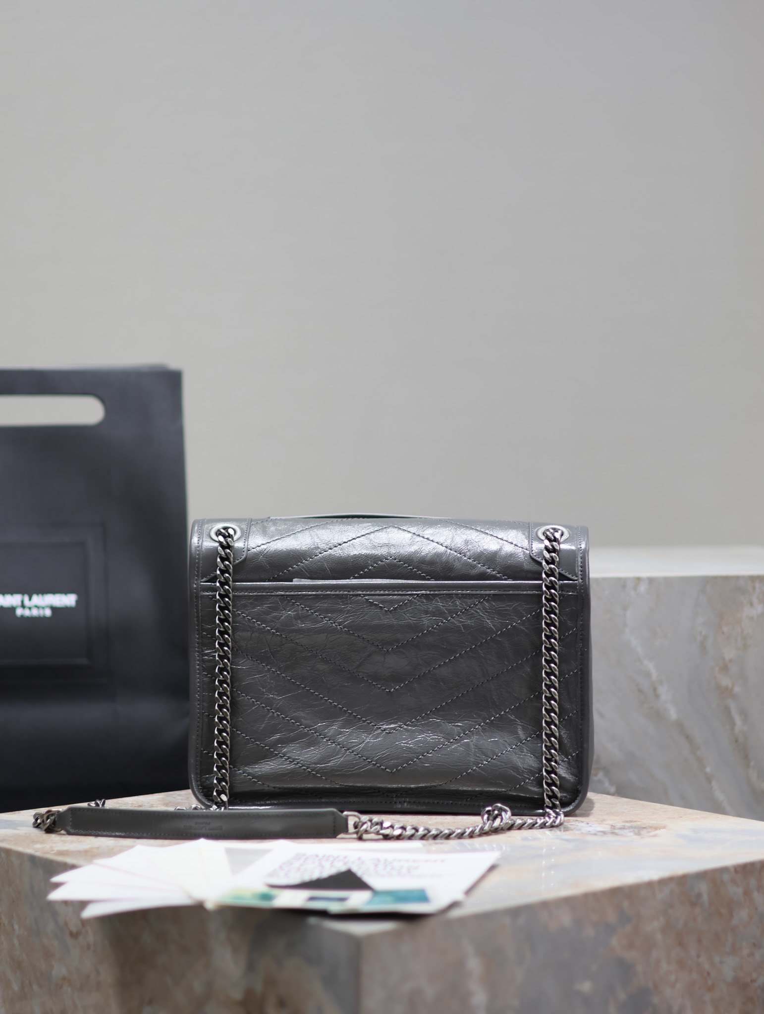  SAINT LAURENT 圣罗兰 YSL Niki Baby 复古褶皱 牛皮 流浪包斜挎包 单肩包 中号/小号 女款 深灰色