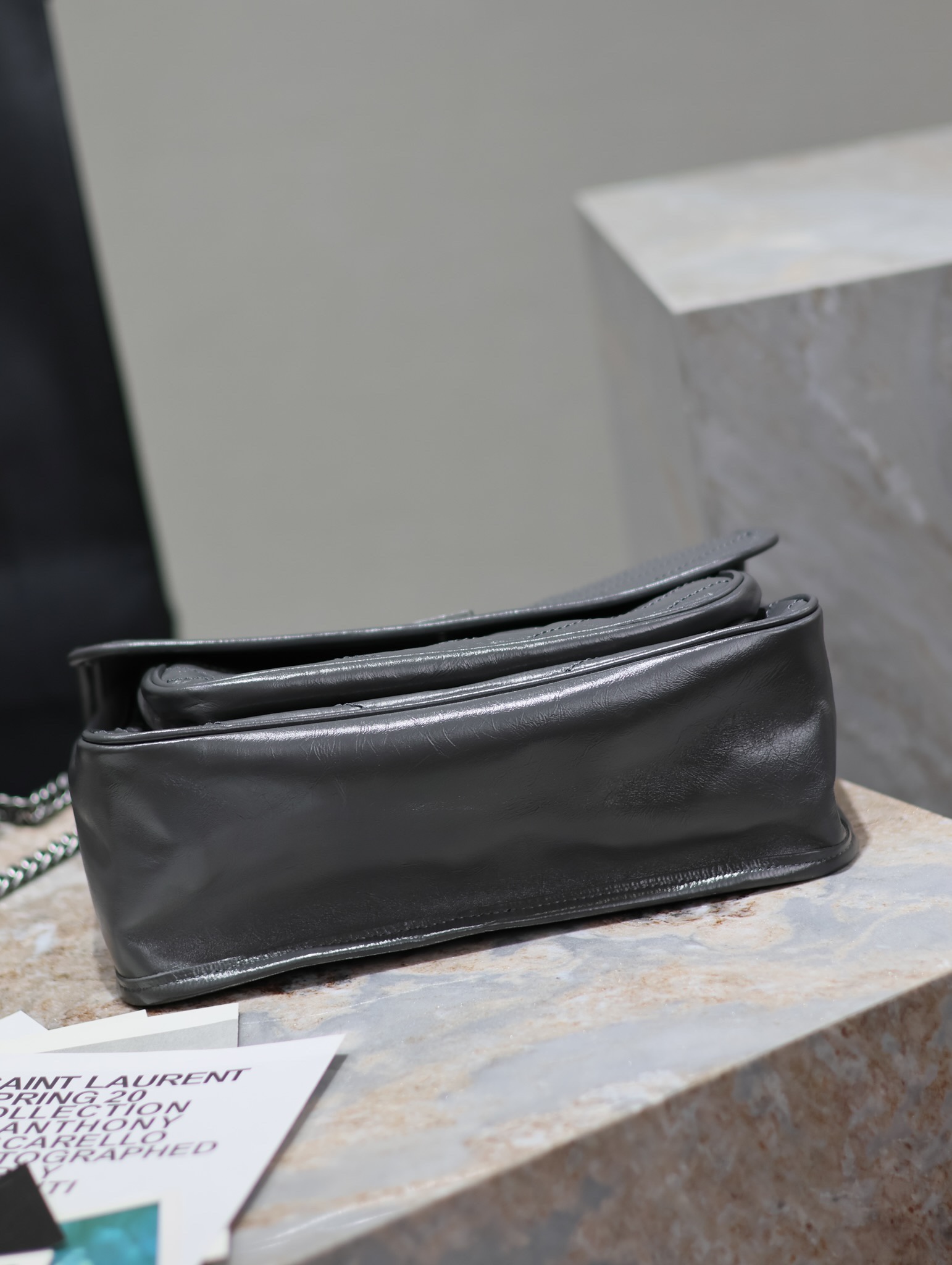  SAINT LAURENT 圣罗兰 YSL Niki Baby 复古褶皱 牛皮 流浪包斜挎包 单肩包 中号/小号 女款 深灰色