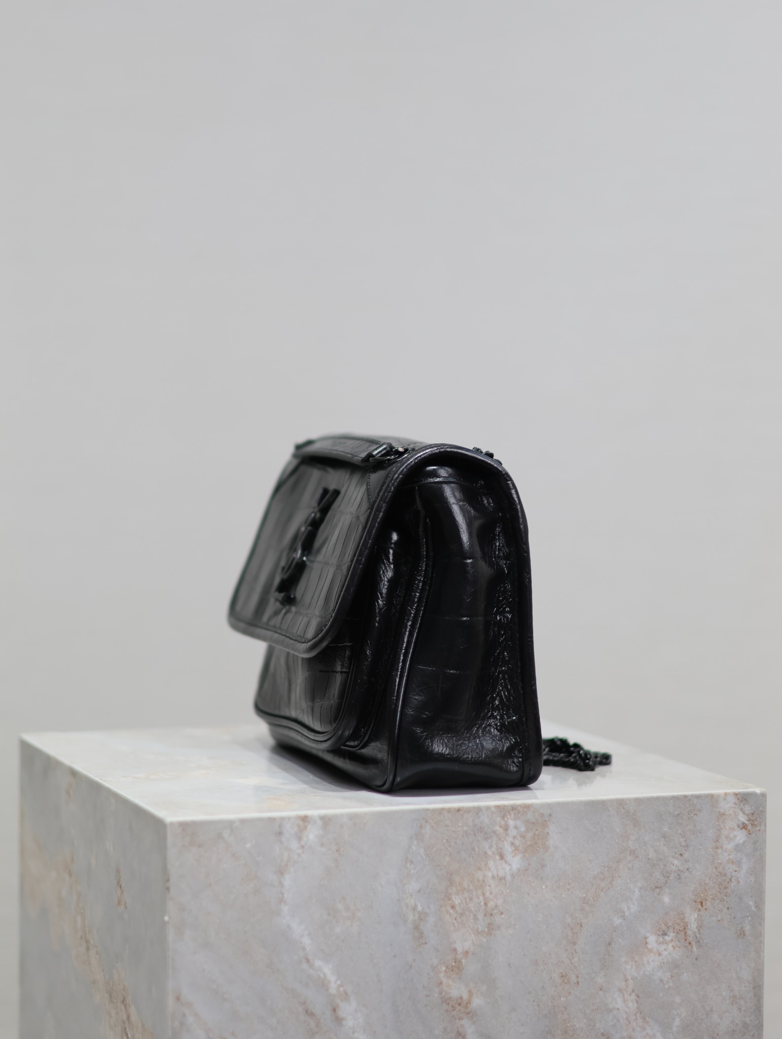  SAINT LAURENT 圣罗兰 YSL Niki Baby 复古鳄鱼皮纹 褶皱 牛皮 流浪包斜挎包 单肩包 中号/小号 女款  黑色 633150/633151/548943