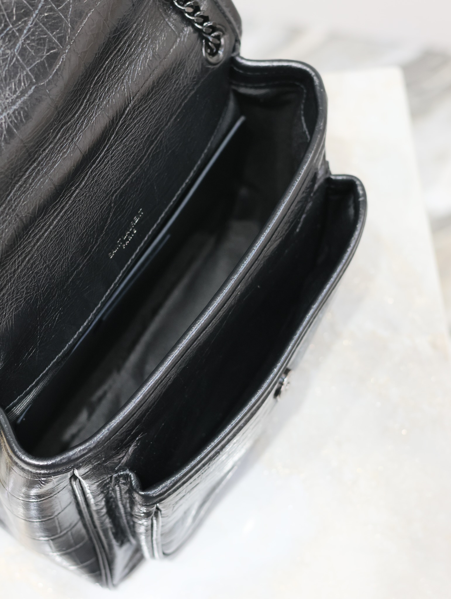  SAINT LAURENT 圣罗兰 YSL Niki Baby 复古鳄鱼皮纹 褶皱 牛皮 流浪包斜挎包 单肩包 中号/小号 女款  黑色 633150/633151/548943