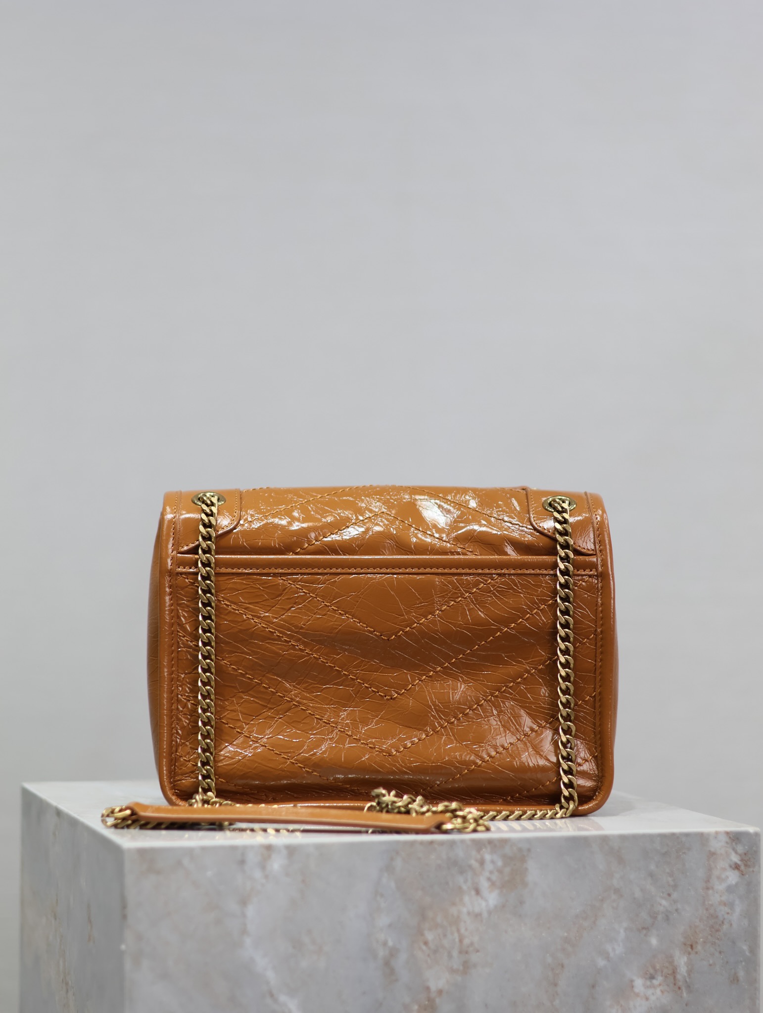  SAINT LAURENT 圣罗兰 YSL Niki Baby 复古 褶皱 牛皮 流浪包斜挎包 单肩包 中号/小号 女款 棕色  633158/633160