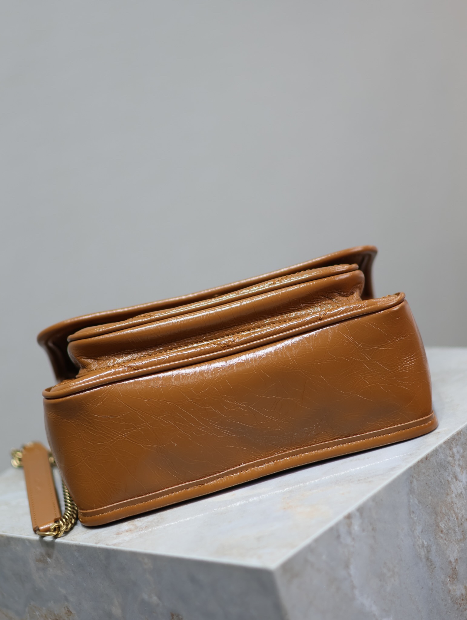  SAINT LAURENT 圣罗兰 YSL Niki Baby 复古 褶皱 牛皮 流浪包斜挎包 单肩包 中号/小号 女款 棕色  633158/633160