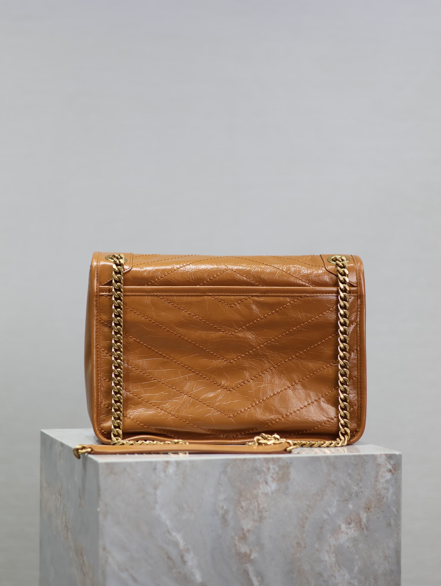  SAINT LAURENT 圣罗兰 YSL Niki Baby 复古 褶皱 牛皮 流浪包斜挎包 单肩包 中号/小号 女款 棕色  633158/633160