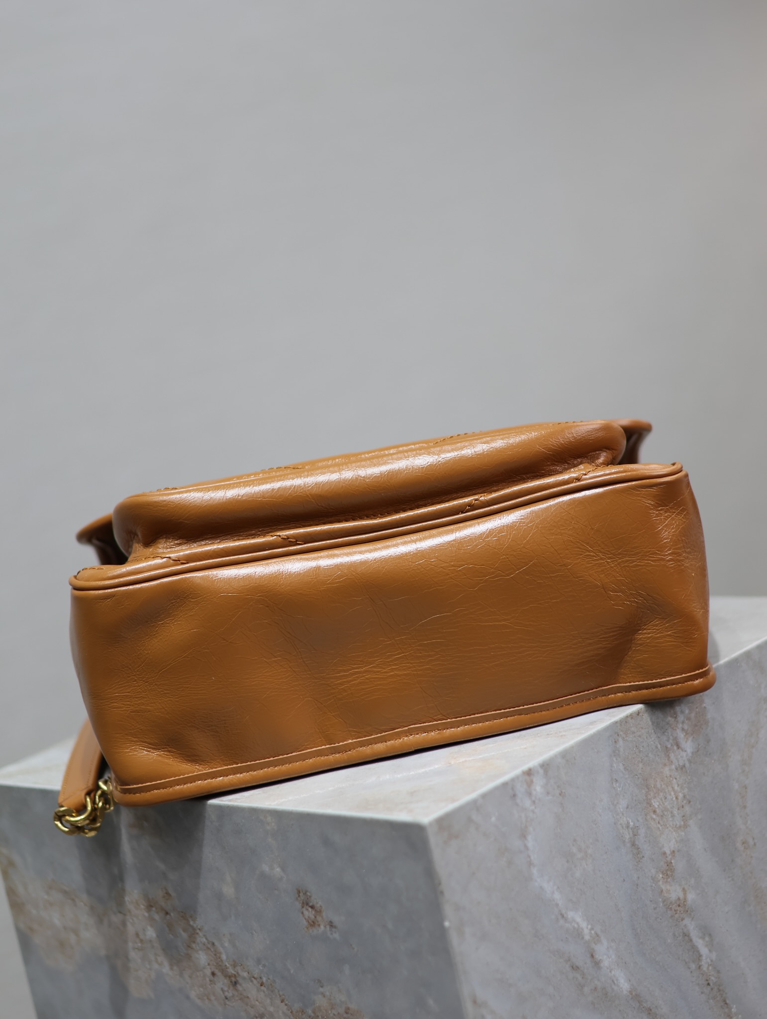  SAINT LAURENT 圣罗兰 YSL Niki Baby 复古 褶皱 牛皮 流浪包斜挎包 单肩包 中号/小号 女款 棕色  633158/633160