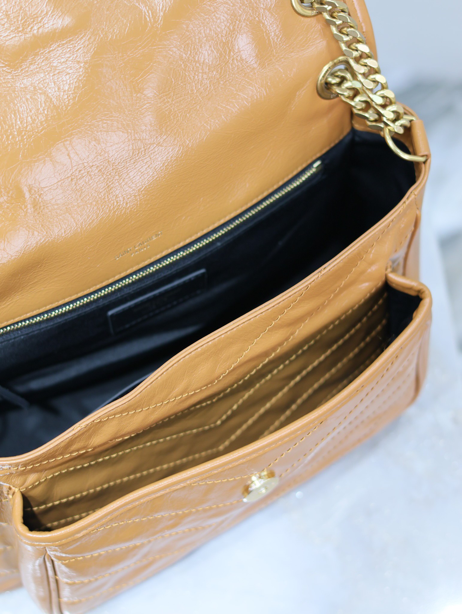  SAINT LAURENT 圣罗兰 YSL Niki Baby 复古 褶皱 牛皮 流浪包斜挎包 单肩包 中号/小号 女款 棕色  633158/633160