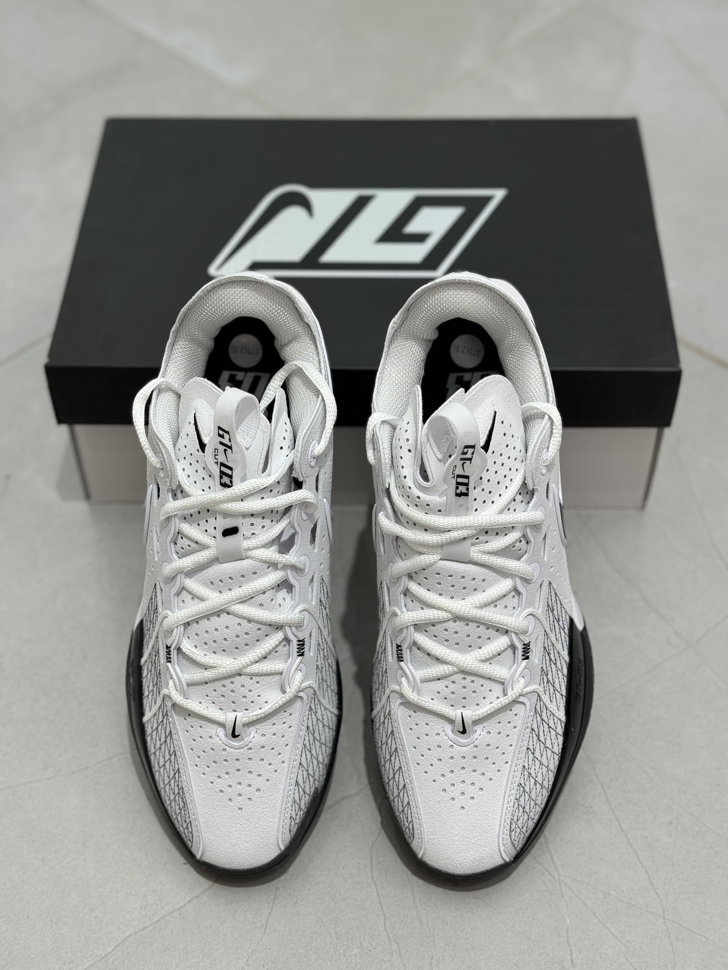  超临界版本 ZOOM GT Cut 3  中筒  篮球鞋 球鞋 实战鞋 全掌气垫 后卫精英 TPU抗扭 男鞋 波鞋  黑白 DV2913-102