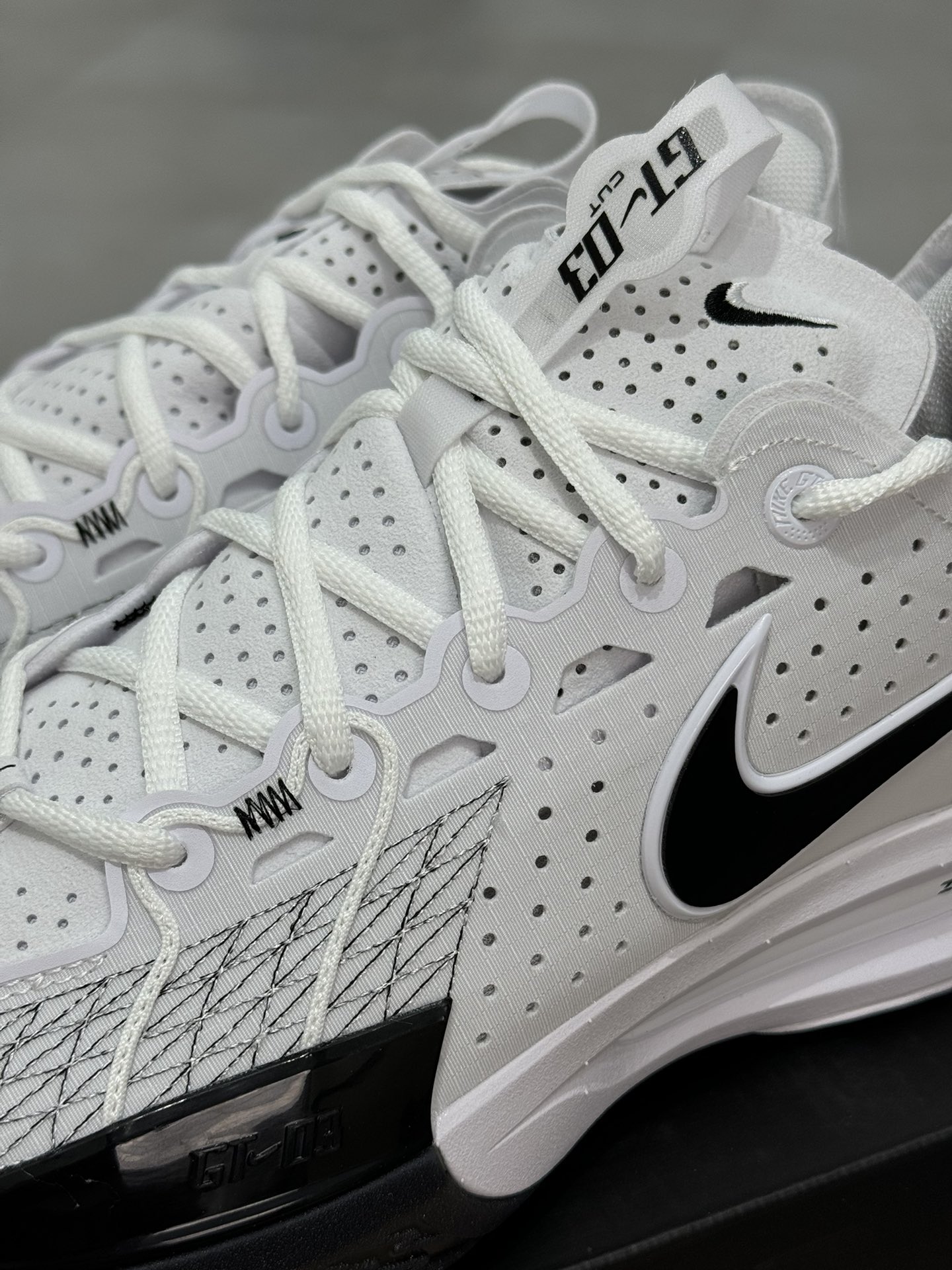  超临界版本 ZOOM GT Cut 3  中筒  篮球鞋 球鞋 实战鞋 全掌气垫 后卫精英 TPU抗扭 男鞋 波鞋  黑白 DV2913-102