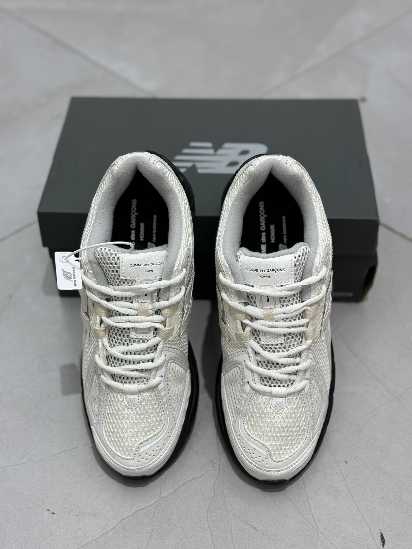  新版  Comme des Garcons Homme White New Balance NB 1906R  低筒 复古跑鞋 耐磨透气 休闲鞋 运动鞋 男鞋 女鞋 C白黑 M1906RCO