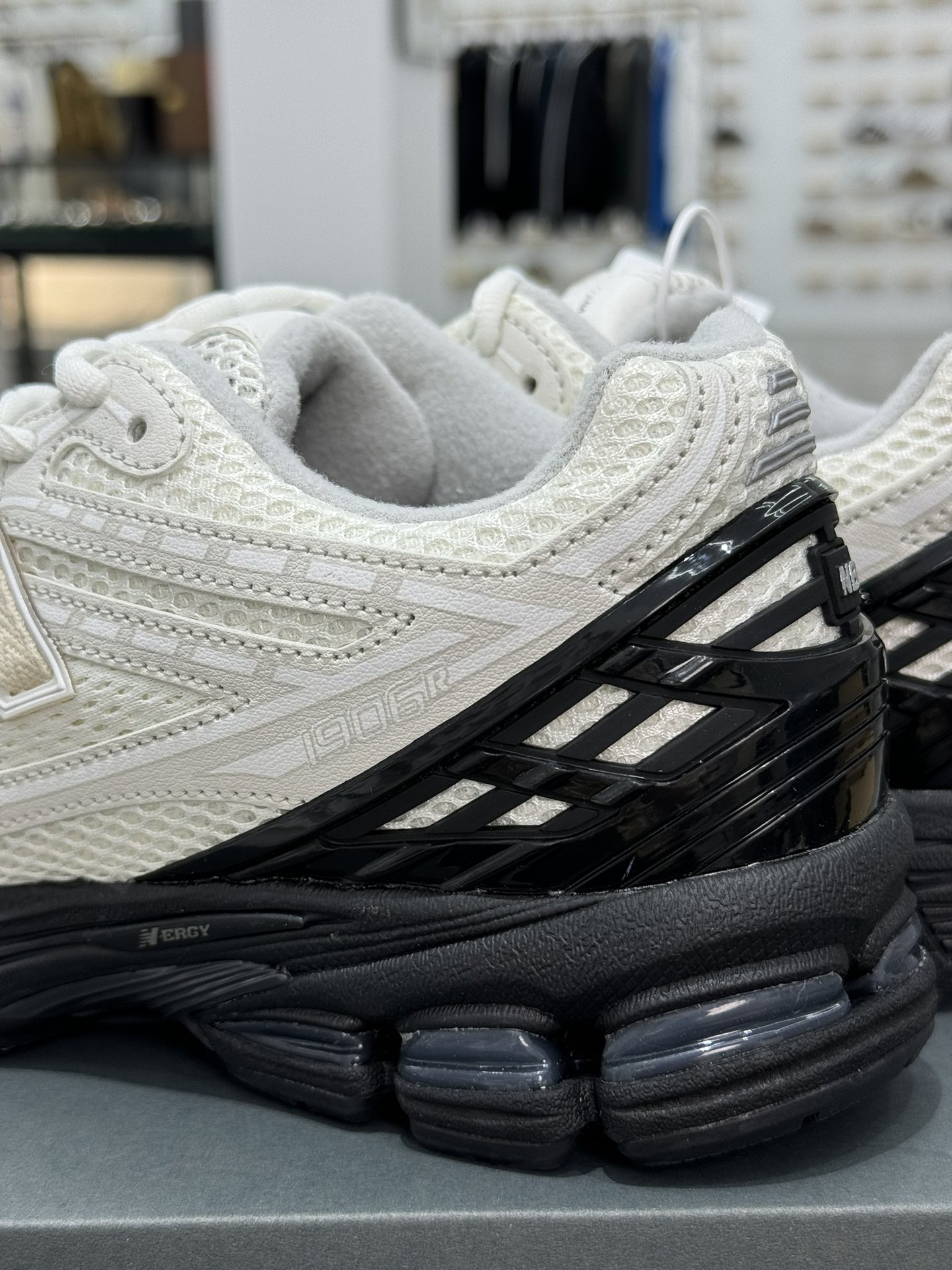  新版  Comme des Garcons Homme White New Balance NB 1906R  低筒 复古跑鞋 耐磨透气 休闲鞋 运动鞋 男鞋 女鞋 C白黑 M1906RCO