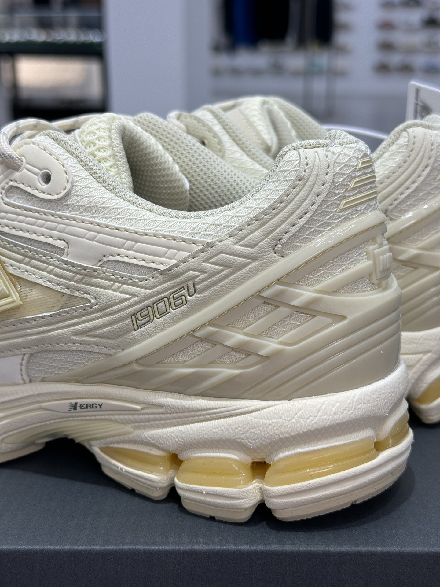  新版 New Balance NB 1906R Beige Unisex 低筒 复古跑鞋 耐磨透气 休闲鞋 运动鞋 波鞋 男士 女士  C米色 M1906NK