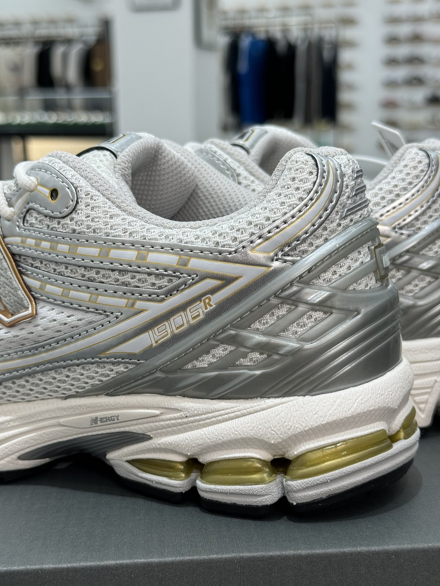  新版 New Balance NB 1906R Beige Unisex 低筒 复古跑鞋 耐磨透气 休闲鞋 运动鞋 波鞋 男士 女士  C白金 M1906RI