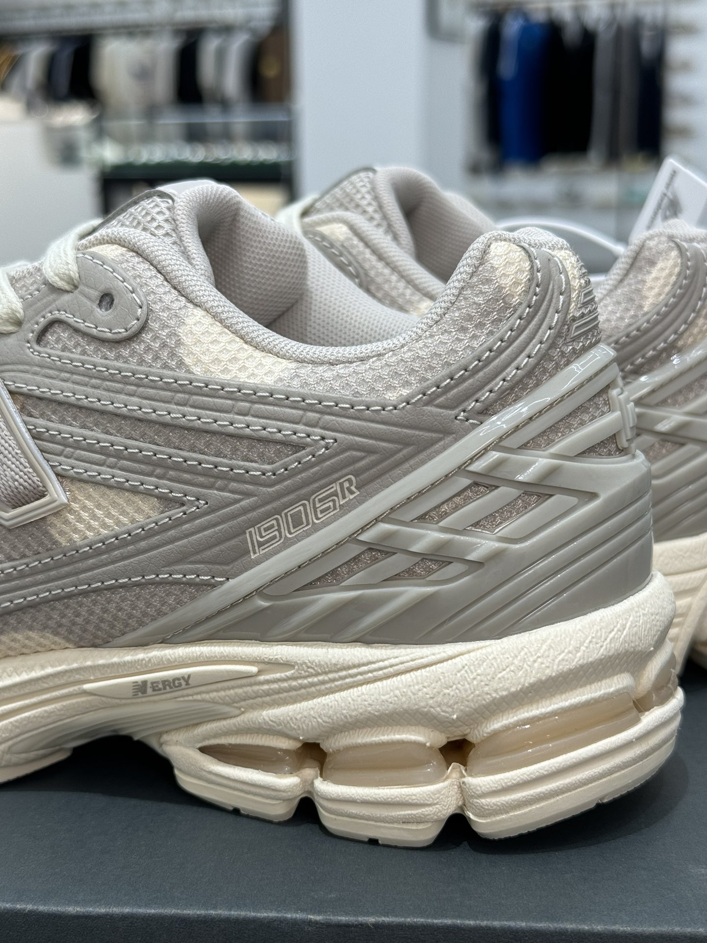  新版 New Balance NB 1906R  Unisex 低筒 复古跑鞋 耐磨透气 休闲鞋 运动鞋 波鞋 男士 女士  C米灰 M1906RPA