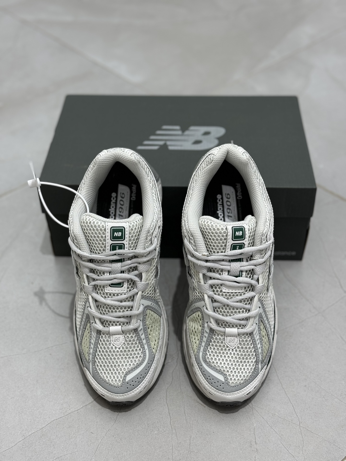  新版 New Balance NB 1906R  Unisex 低筒 复古跑鞋 耐磨透气 休闲鞋 运动鞋 波鞋 男士 女士  C灰白色 M1906RGP