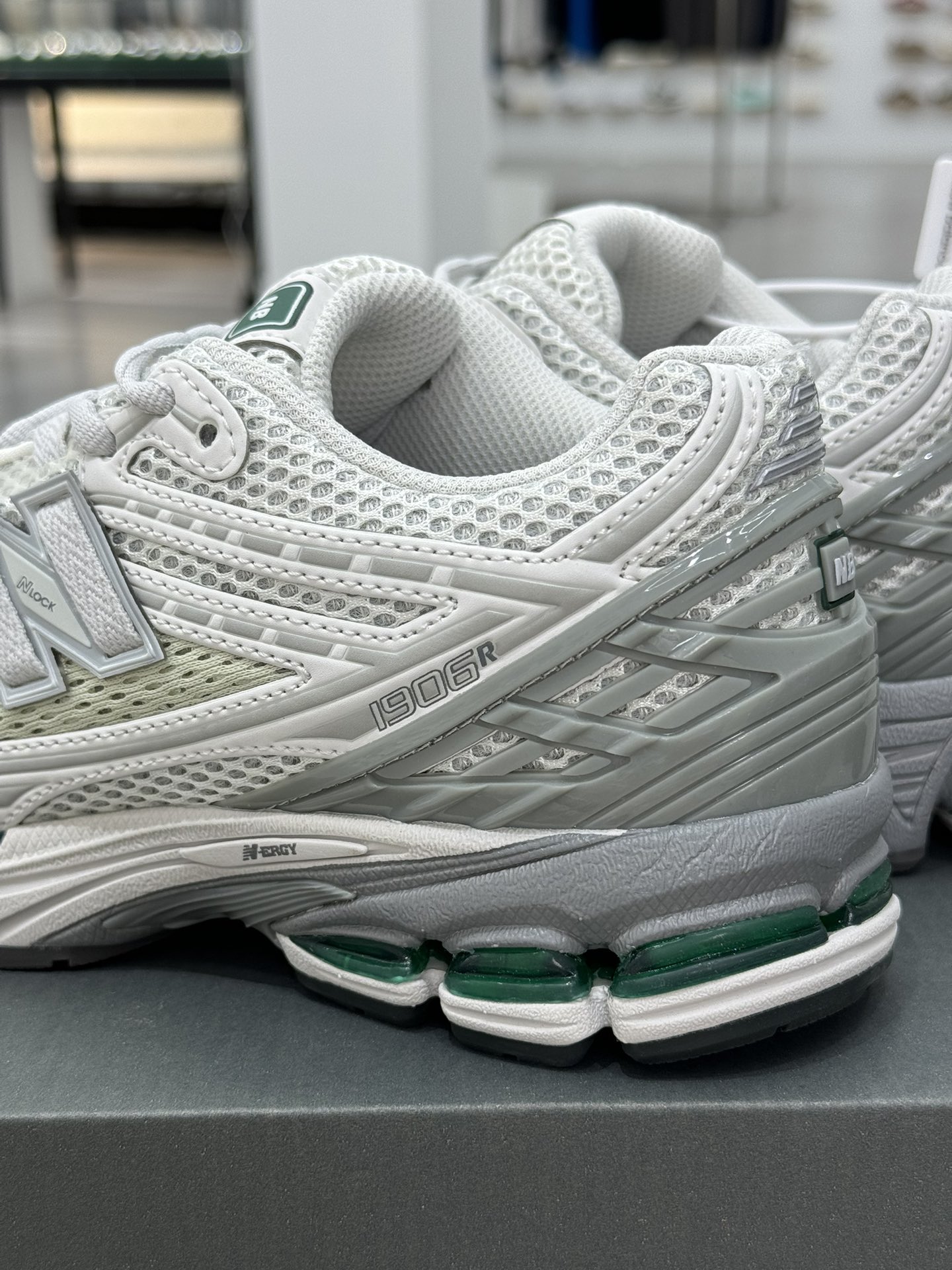  新版 New Balance NB 1906R  Unisex 低筒 复古跑鞋 耐磨透气 休闲鞋 运动鞋 波鞋 男士 女士  C灰白色 M1906RGP