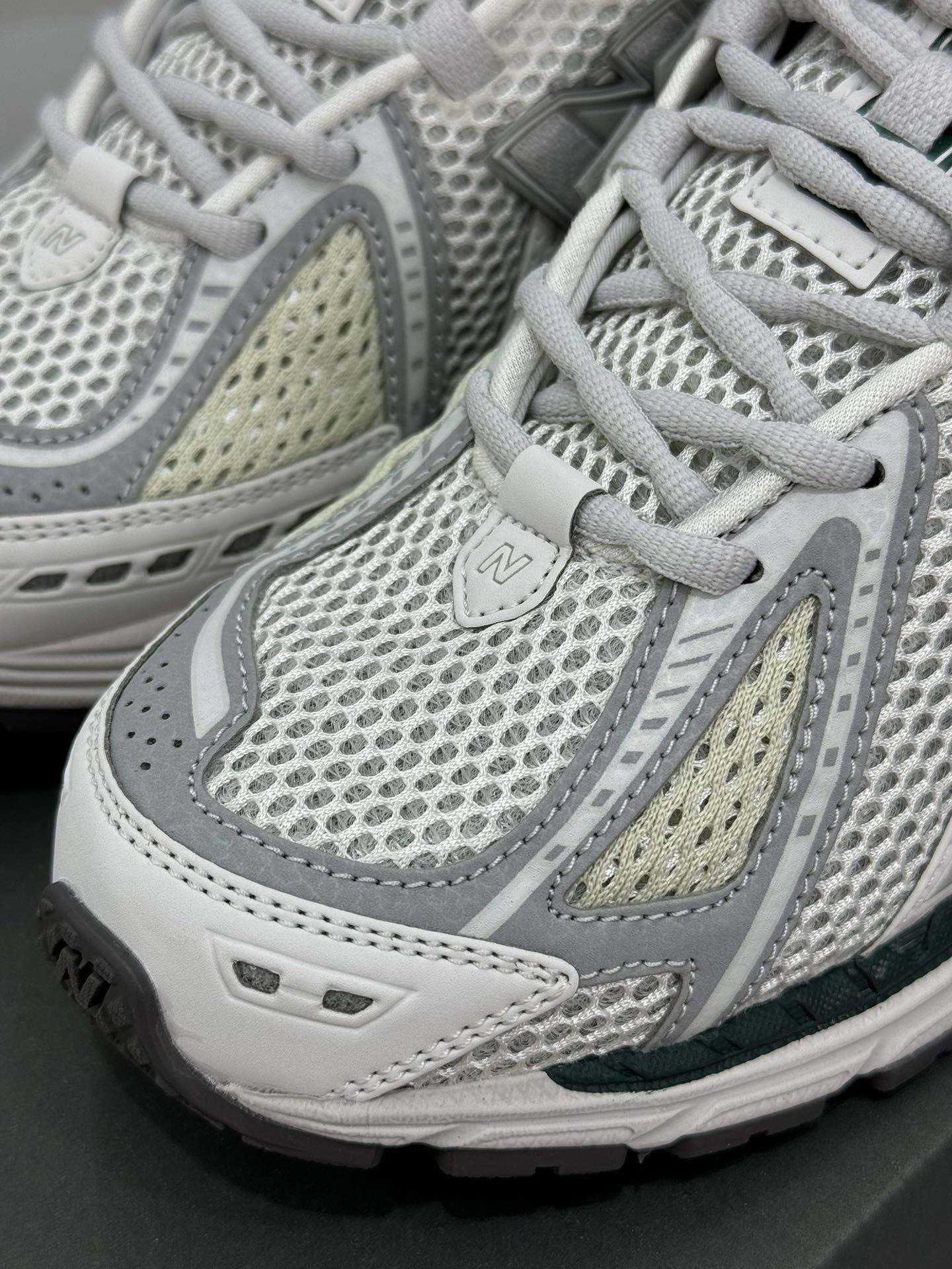  新版 New Balance NB 1906R  Unisex 低筒 复古跑鞋 耐磨透气 休闲鞋 运动鞋 波鞋 男士 女士  C灰白色 M1906RGP