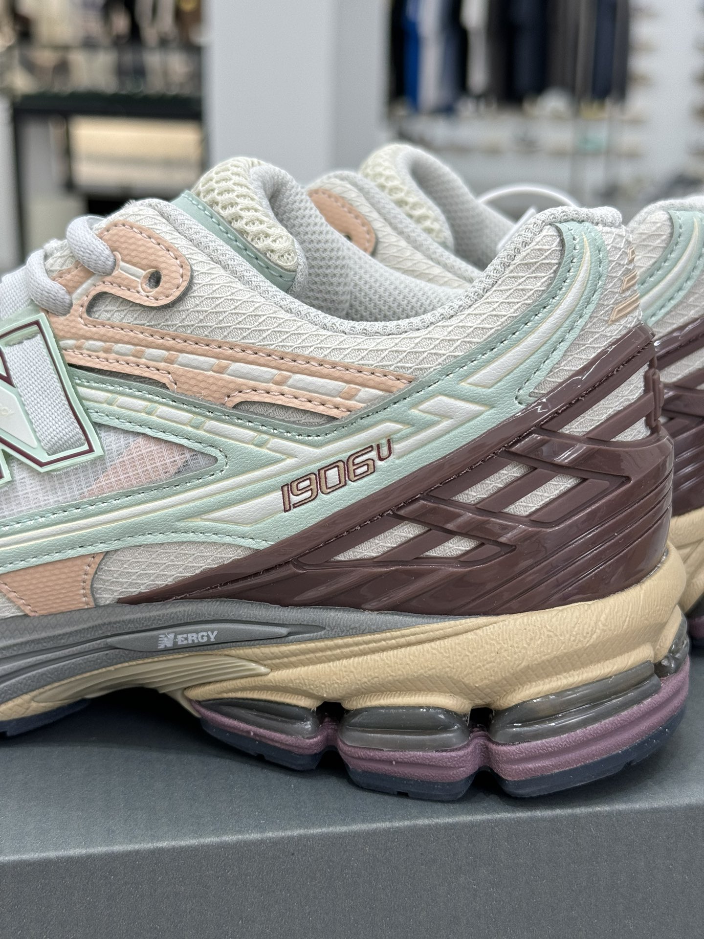  新版 New Balance NB 1906R  Unisex 低筒 复古跑鞋 耐磨透气 休闲鞋 运动鞋 波鞋 男士 女士  C米青 M1906ND