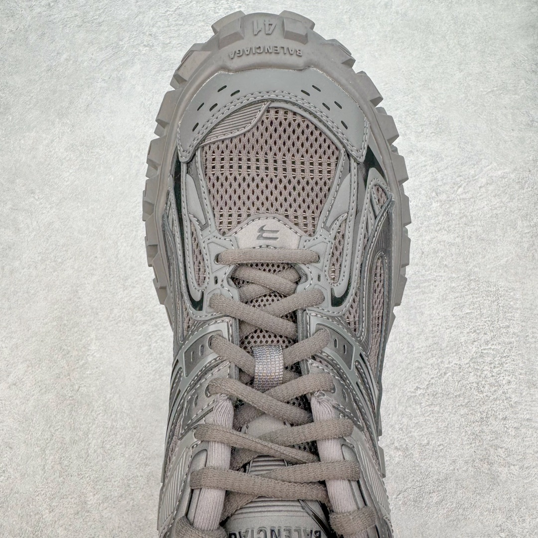  Balenciaga 巴黎世家 Defender 时尚 复古做旧 轮胎鞋 老爹鞋 波鞋 男鞋 女鞋 鞋面穿环 深灰色  685613 