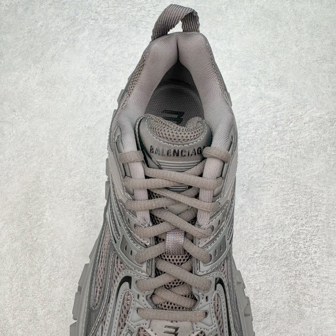  Balenciaga 巴黎世家 Defender 时尚 复古做旧 轮胎鞋 老爹鞋 波鞋 男鞋 女鞋 鞋面穿环 深灰色  685613 