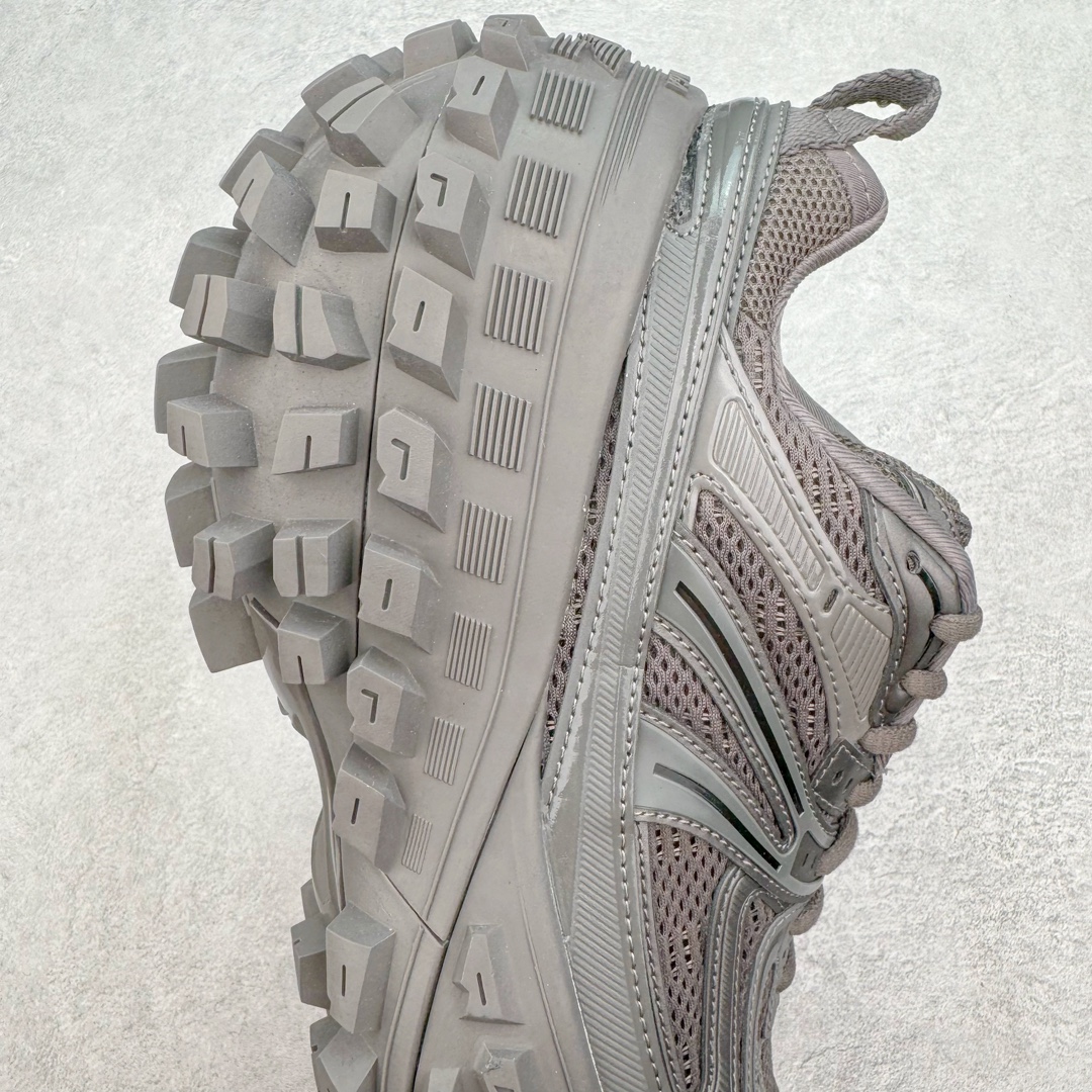  Balenciaga 巴黎世家 Defender 时尚 复古做旧 轮胎鞋 老爹鞋 波鞋 男鞋 女鞋 鞋面穿环 深灰色  685613 