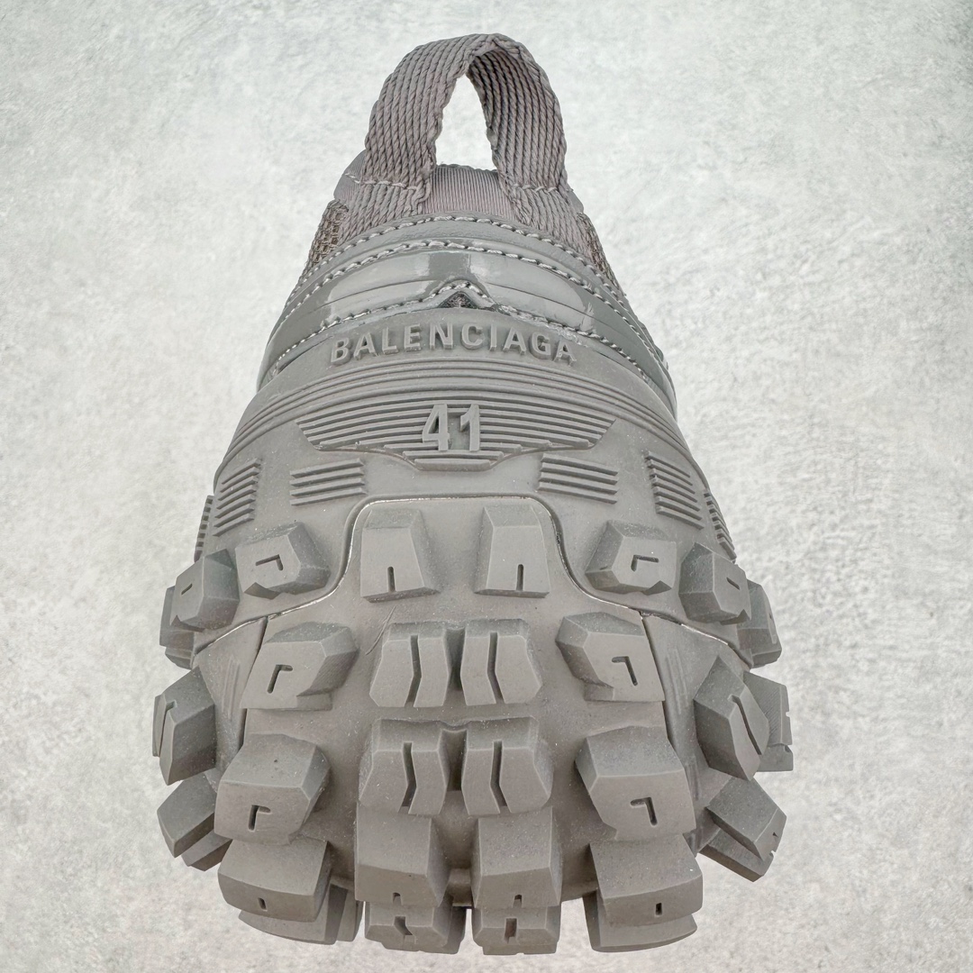  Balenciaga 巴黎世家 Defender 时尚 复古做旧 轮胎鞋 老爹鞋 波鞋 男鞋 女鞋 鞋面穿环 深灰色  685613 