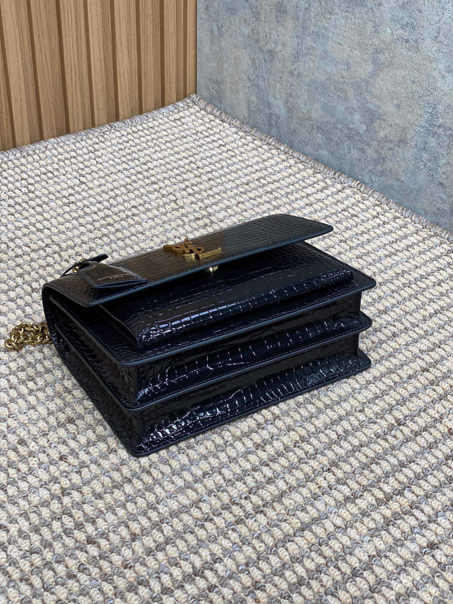  SAINT LAURENT 圣罗兰 YSL Sunset 日落 牛皮 流浪包 斜挎包 单肩包 女款 鳄鱼纹 中号 黑色金标 442906-DND0J-1000