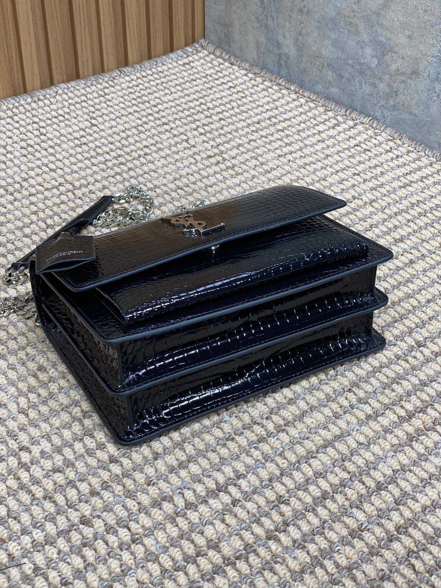  SAINT LAURENT 圣罗兰 YSL Sunset 日落 牛皮 流浪包 斜挎包 单肩包 女款 鳄鱼纹 中号 黑色银标 442906-DND0N-1000