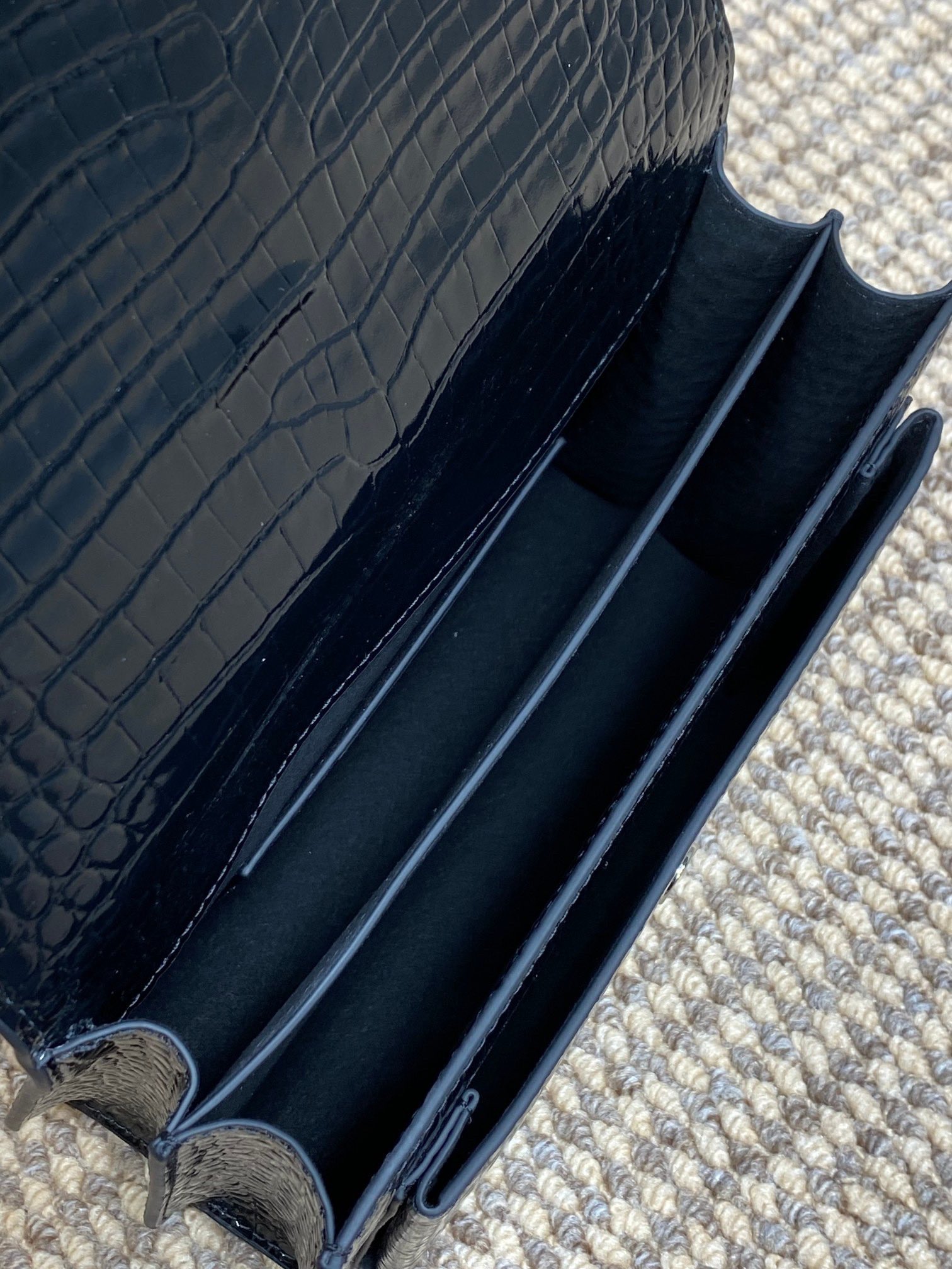  SAINT LAURENT 圣罗兰 YSL Sunset 日落 牛皮 流浪包 斜挎包 单肩包 女款 鳄鱼纹 中号 黑色银标 442906-DND0N-1000