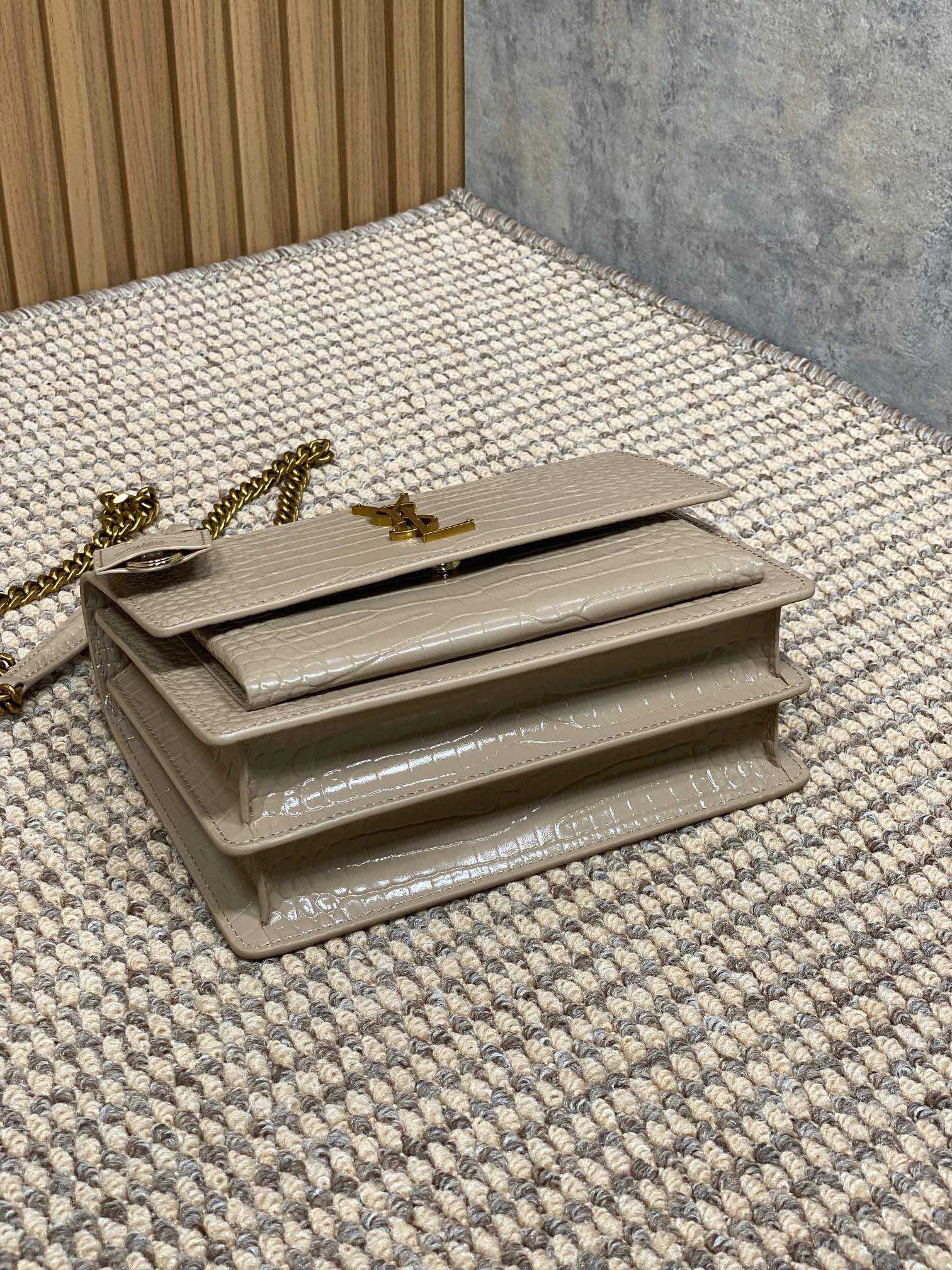 SAINT LAURENT 圣罗兰 YSL Sunset 日落 牛皮 流浪包 斜挎包 单肩包 女款 鳄鱼纹 中号 灰色 442906D420W9207