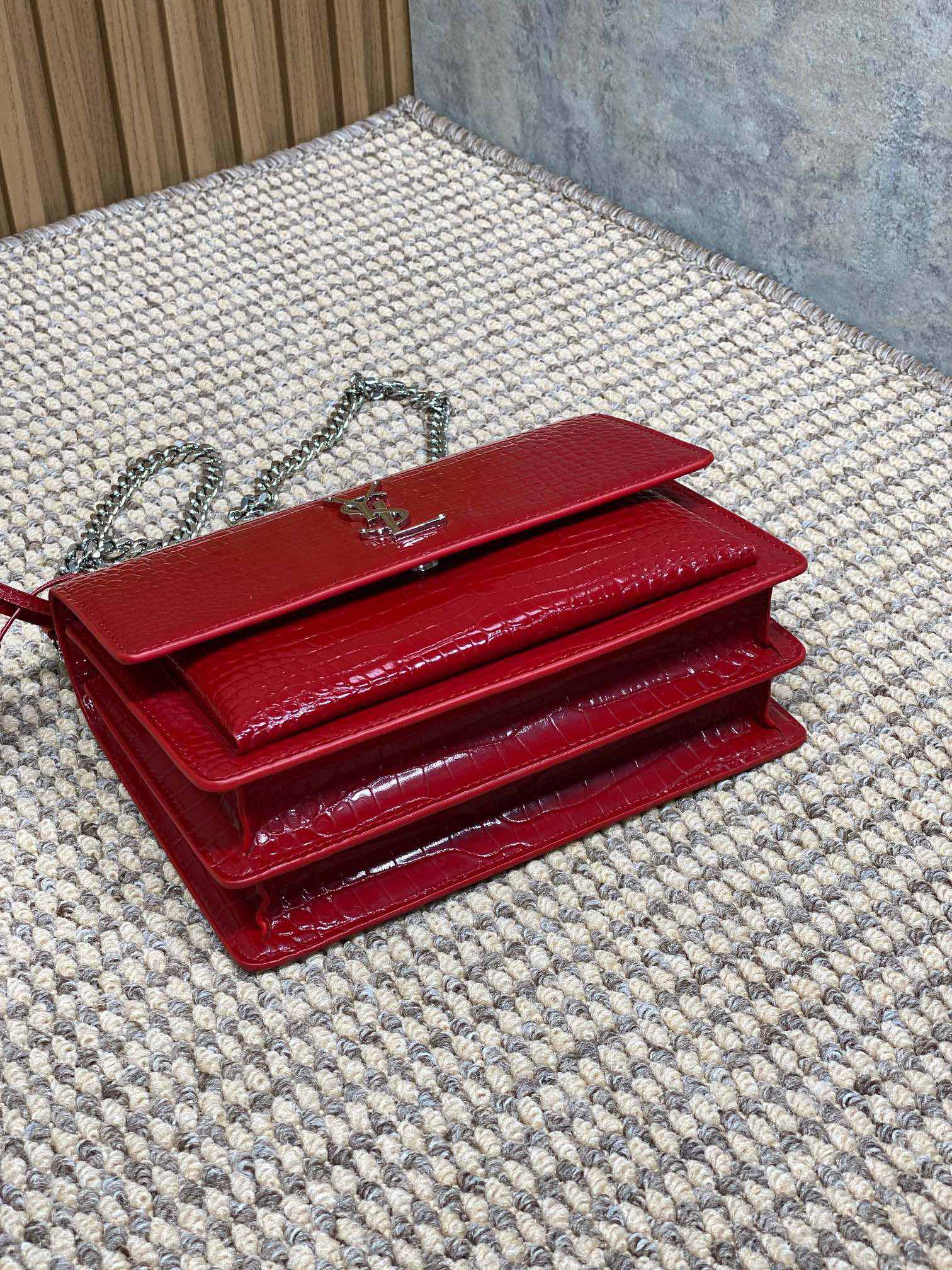 SAINT LAURENT 圣罗兰 YSL Sunset 日落 牛皮 流浪包 斜挎包 单肩包 女款 鳄鱼纹 中号 红色 442906