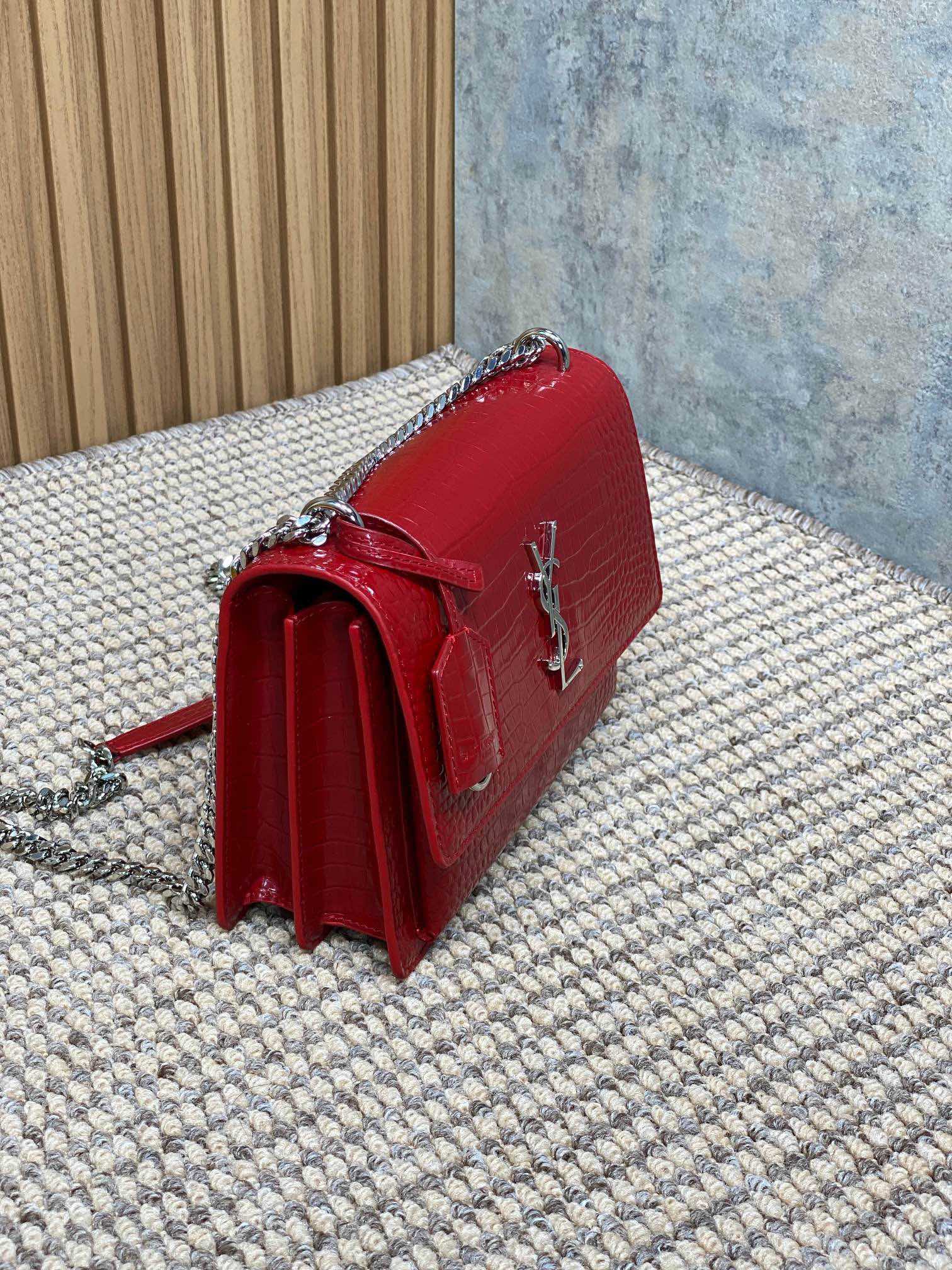 SAINT LAURENT 圣罗兰 YSL Sunset 日落 牛皮 流浪包 斜挎包 单肩包 女款 鳄鱼纹 中号 红色 442906