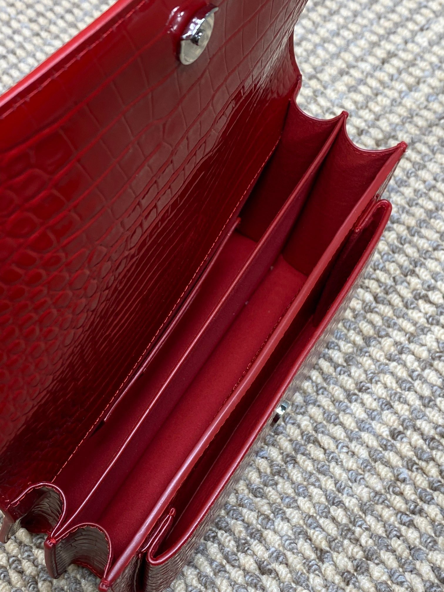 SAINT LAURENT 圣罗兰 YSL Sunset 日落 牛皮 流浪包 斜挎包 单肩包 女款 鳄鱼纹 中号 红色 442906