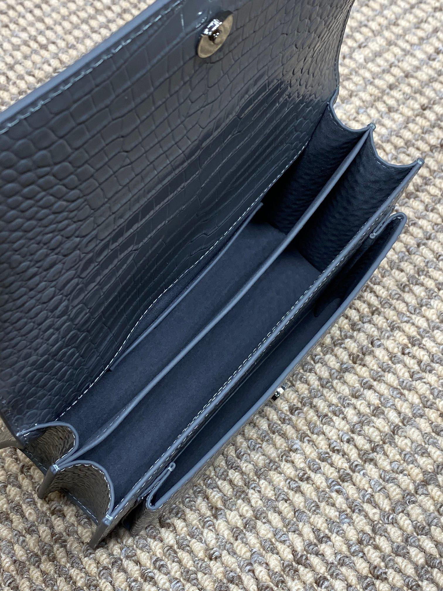 SAINT LAURENT 圣罗兰 YSL Sunset 日落 牛皮 流浪包 斜挎包 单肩包 女款 鳄鱼纹 中号 灰色  442906