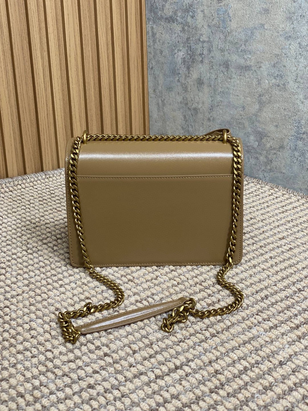 SAINT LAURENT 圣罗兰 YSL Sunset 日落 牛皮 流浪包 斜挎包 单肩包 女款  （光滑面）中号 棕色  442906-D420W-2536