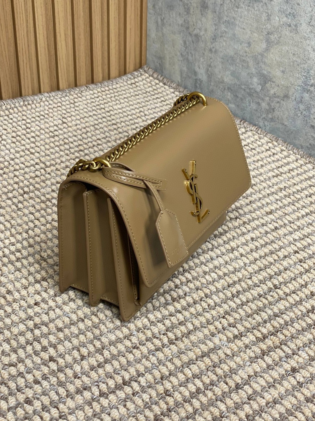 SAINT LAURENT 圣罗兰 YSL Sunset 日落 牛皮 流浪包 斜挎包 单肩包 女款  （光滑面）中号 棕色  442906-D420W-2536