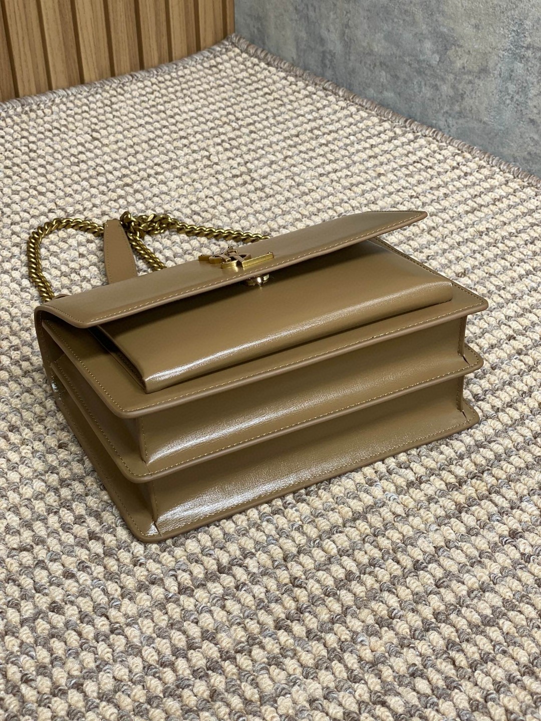 SAINT LAURENT 圣罗兰 YSL Sunset 日落 牛皮 流浪包 斜挎包 单肩包 女款  （光滑面）中号 棕色  442906-D420W-2536