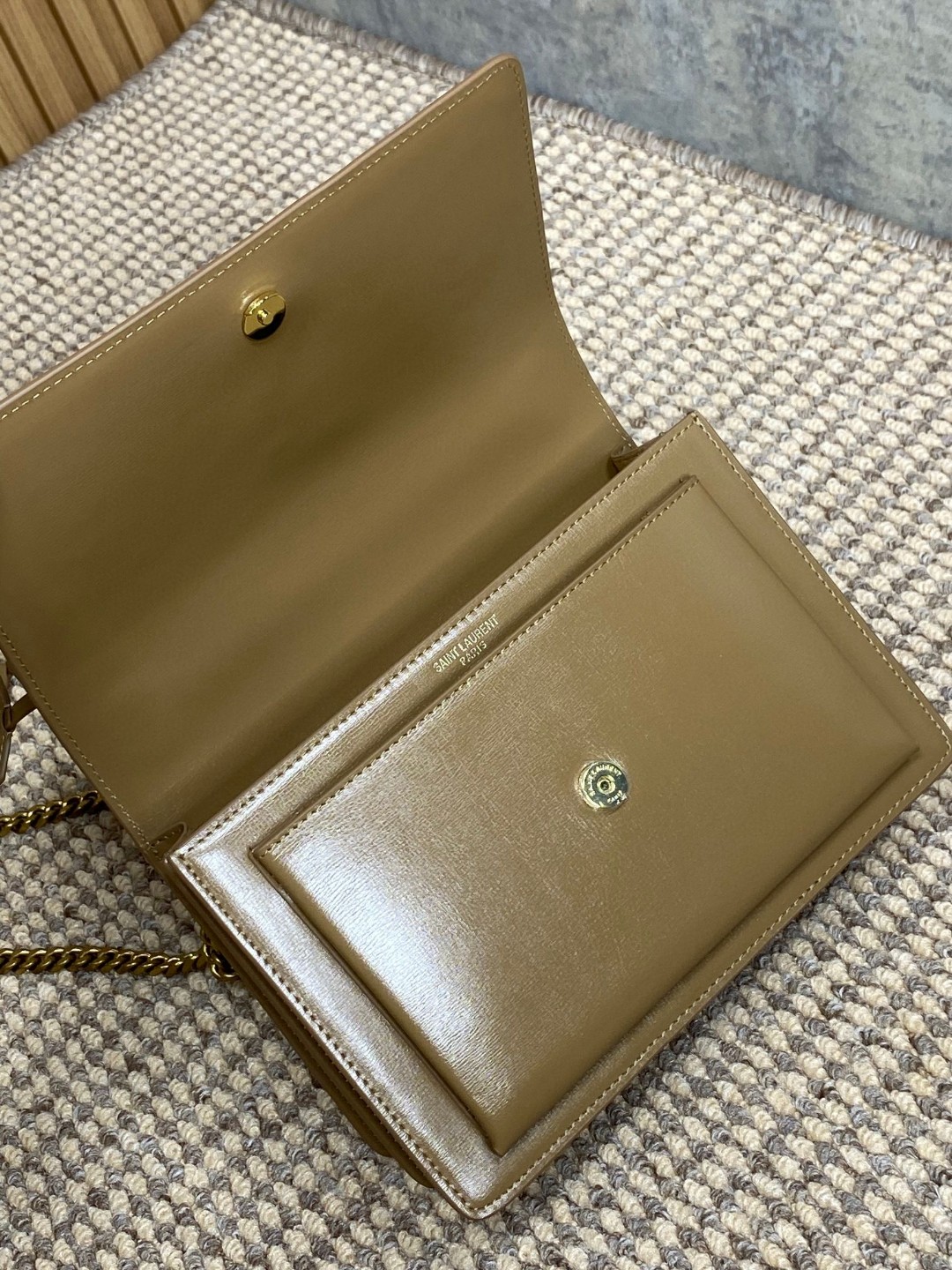 SAINT LAURENT 圣罗兰 YSL Sunset 日落 牛皮 流浪包 斜挎包 单肩包 女款  （光滑面）中号 棕色  442906-D420W-2536