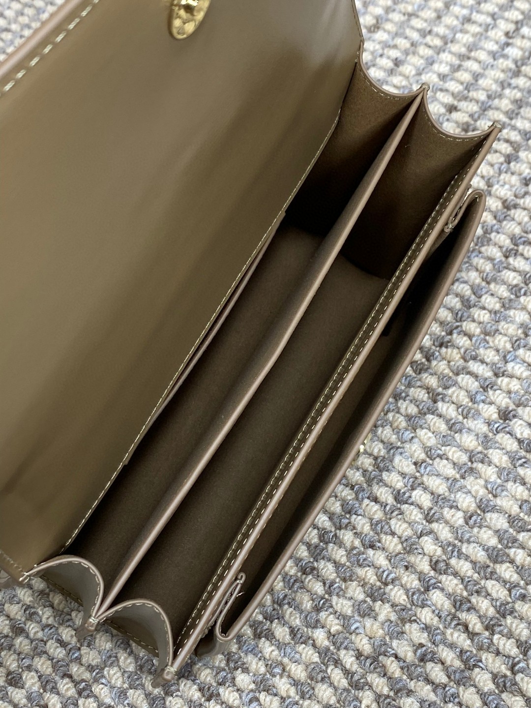 SAINT LAURENT 圣罗兰 YSL Sunset 日落 牛皮 流浪包 斜挎包 单肩包 女款  （光滑面）中号 棕色  442906-D420W-2536