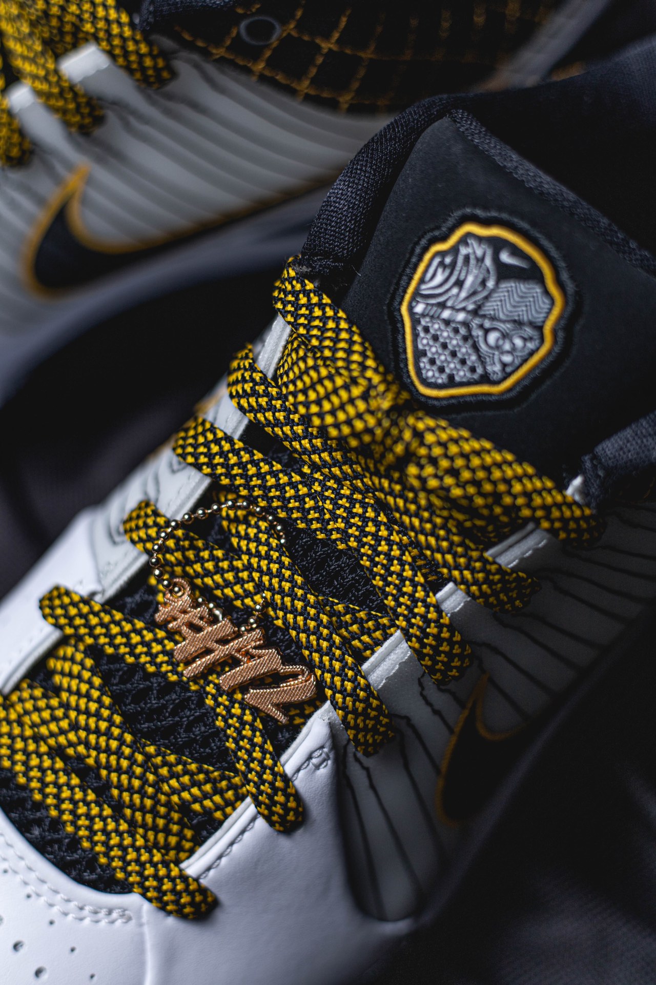  H12 Zoom Kobe4 Protro Del Sol 科比 4  低筒  前掌泡棉 後掌氣墊 篮球鞋 实战鞋 球鞋 男鞋  波鞋 季后赛 AV6339-101