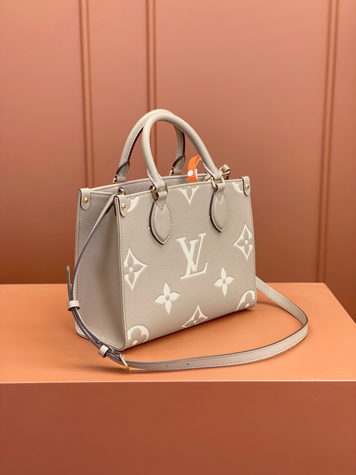  MB LOUIS VUITTON Onthego PM TOTE 路易威登   可调节  可拆卸 翻盖  牛皮革 斜挎包 单肩包 双肩包 水桶 手提包 灰色 M45779