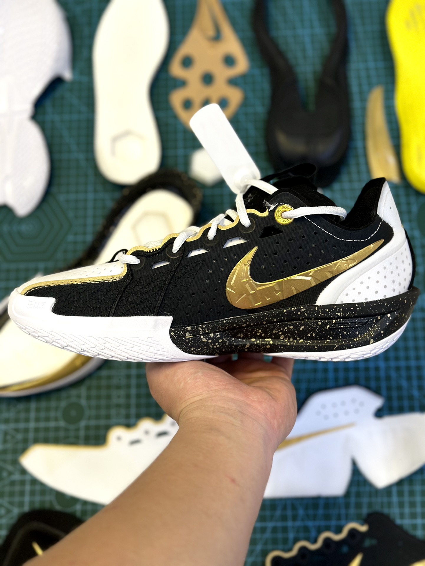  灭世纯原 ZOOM GT Cut 3  中筒  篮球鞋 球鞋 实战鞋 全掌气垫 后卫精英 TPU抗扭 男鞋 波鞋称霸全国 白黑金 HF5702-170