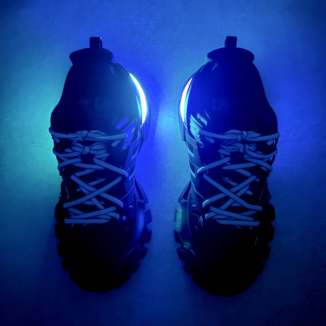  Balenciaga 巴黎世家 Track 1.0 LED 充电灯光 舒适百搭 老爹鞋 运动 复古板鞋 休闲鞋 男鞋 女鞋   555036W1GB11000 555036W2GB71214 555032W3AD45000
