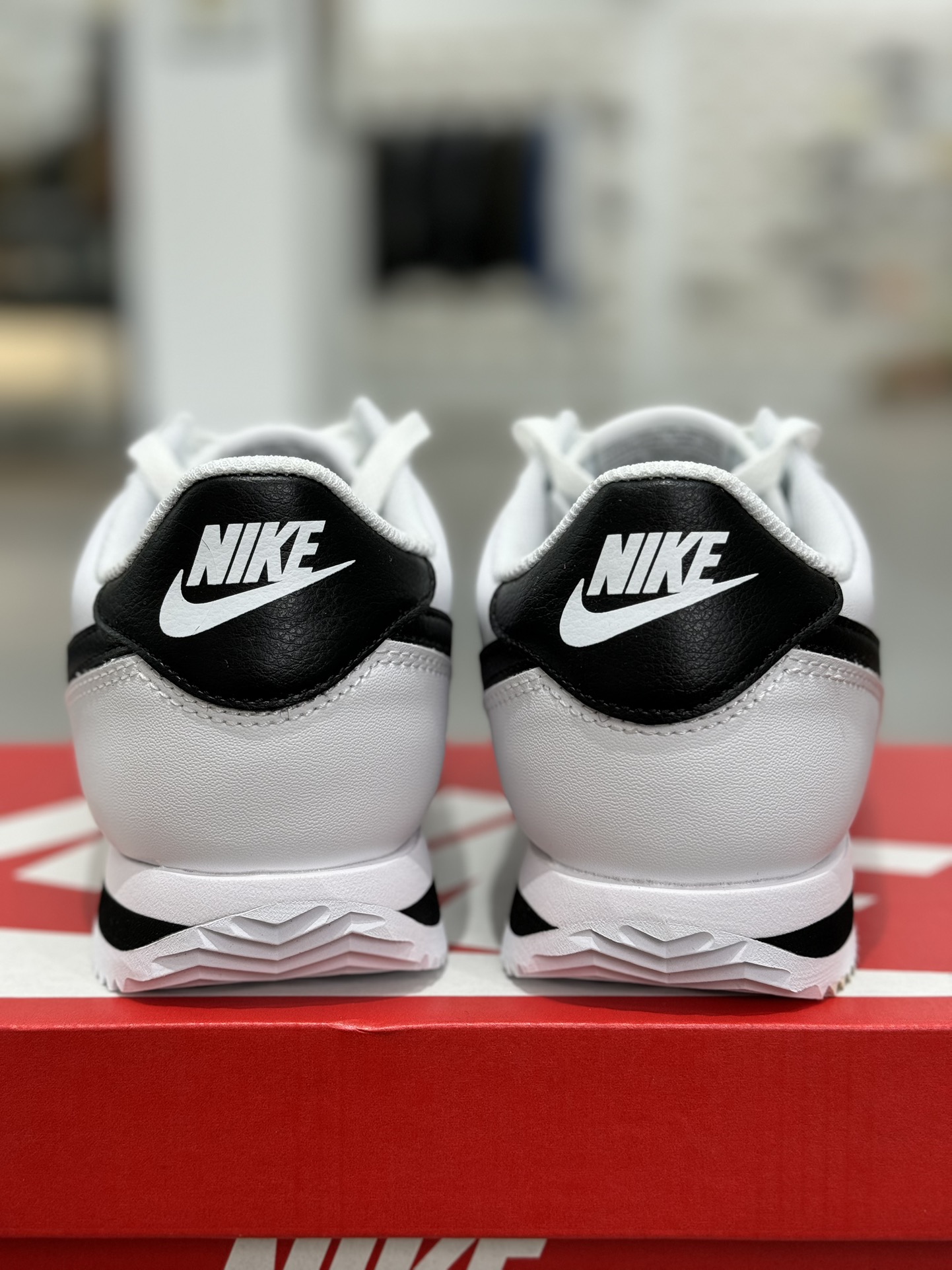  Nike Classic Cortez Leather 阿甘 低筒 复古初代皮革慢跑鞋 休闲鞋 波鞋 黑白 45-DV0991-101